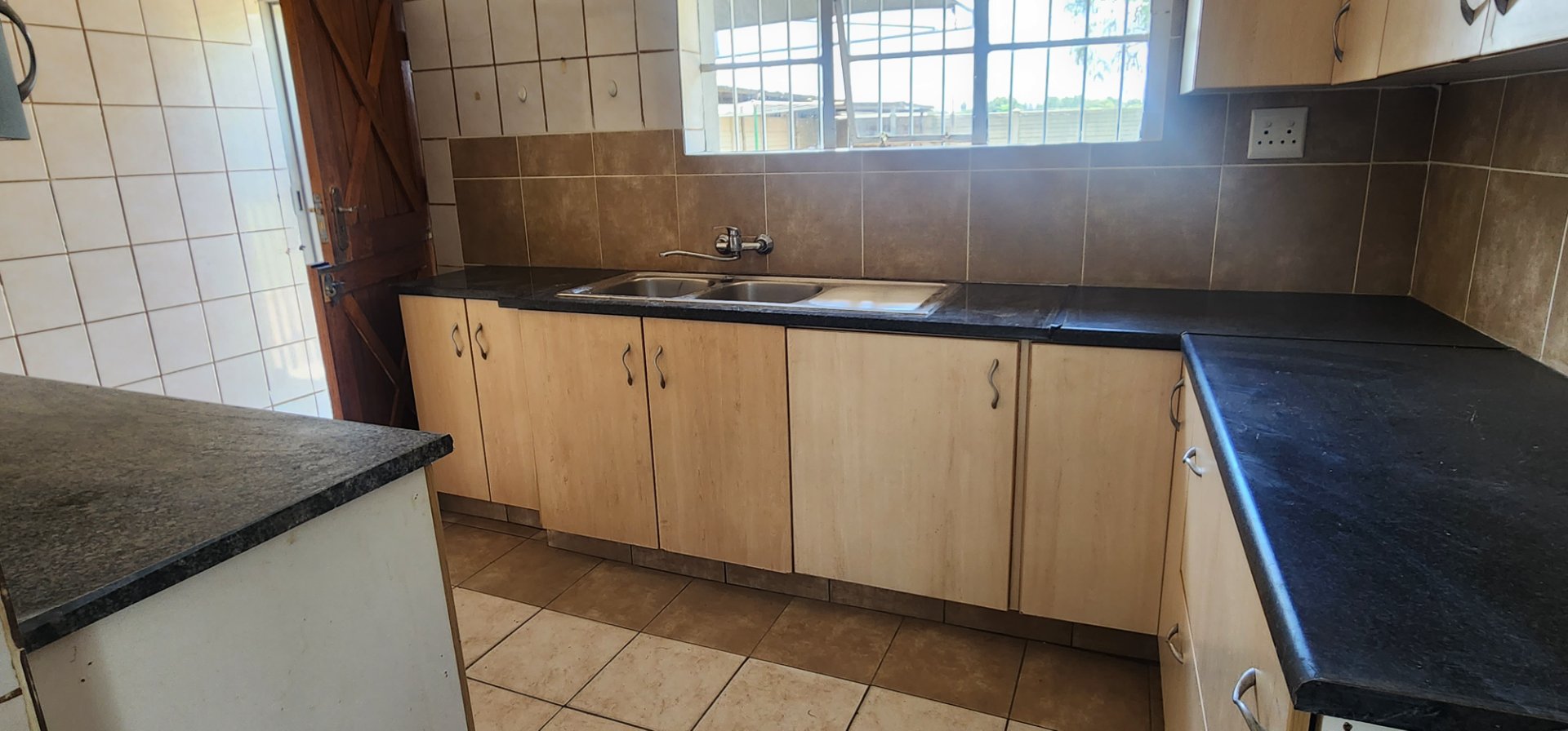 KITCHEN IN MAIN DWELLING