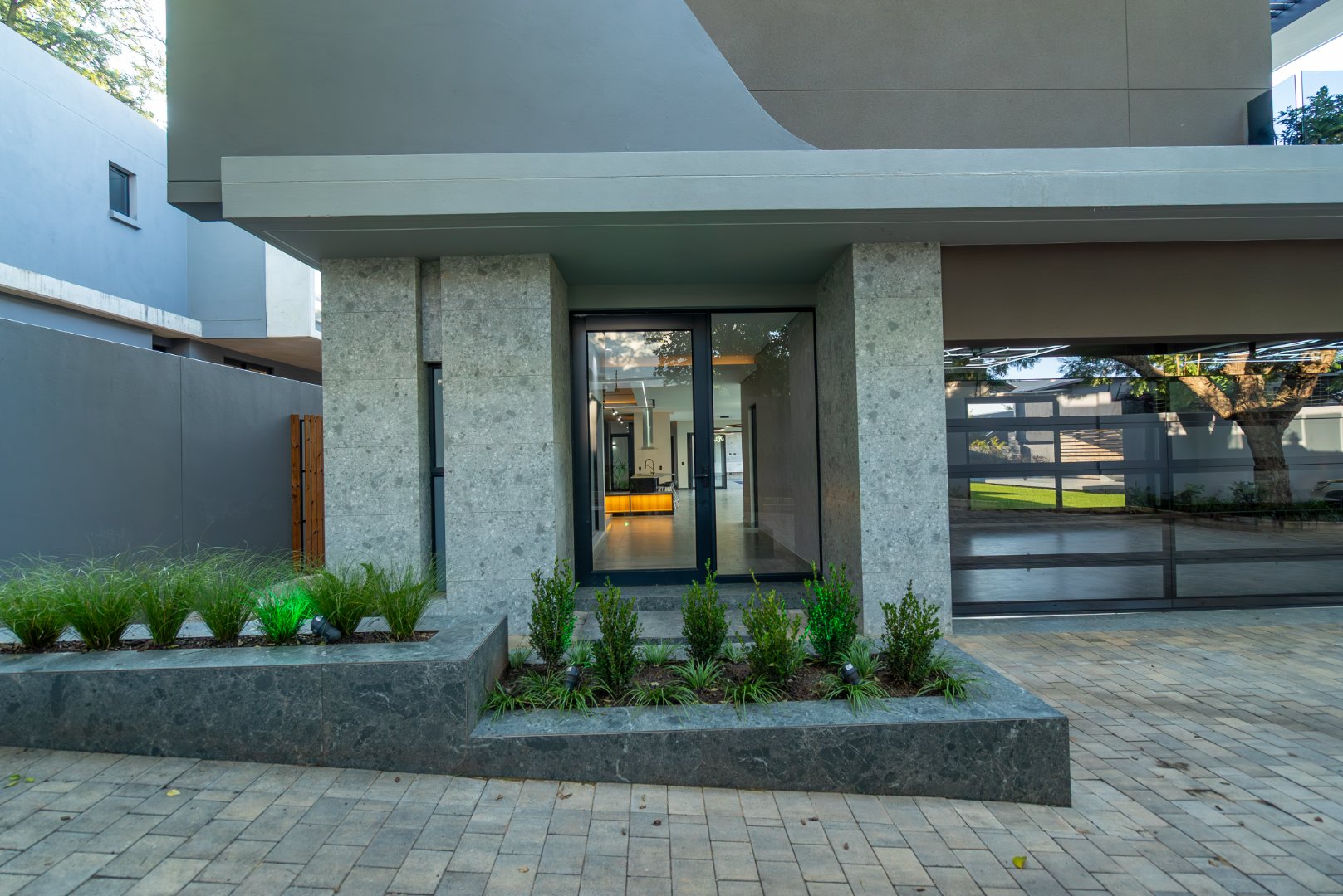 Ultra Exclusive Hyde Park Cluster Living Move In Ready Luxury Residence
