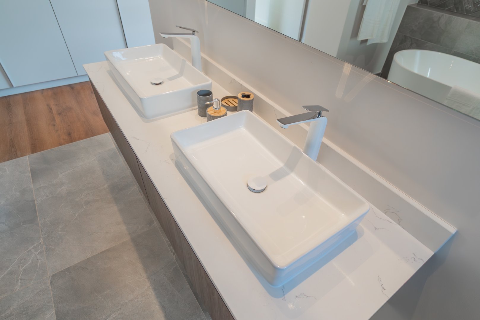 Fully Furnished Brand-new 3-Bed Luxury Rental