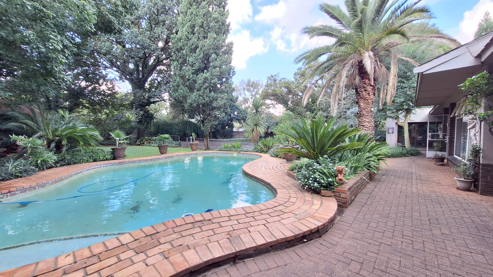 Elegant 3 Bedroom Home with Flatlet for Sale in Meyerton Central.