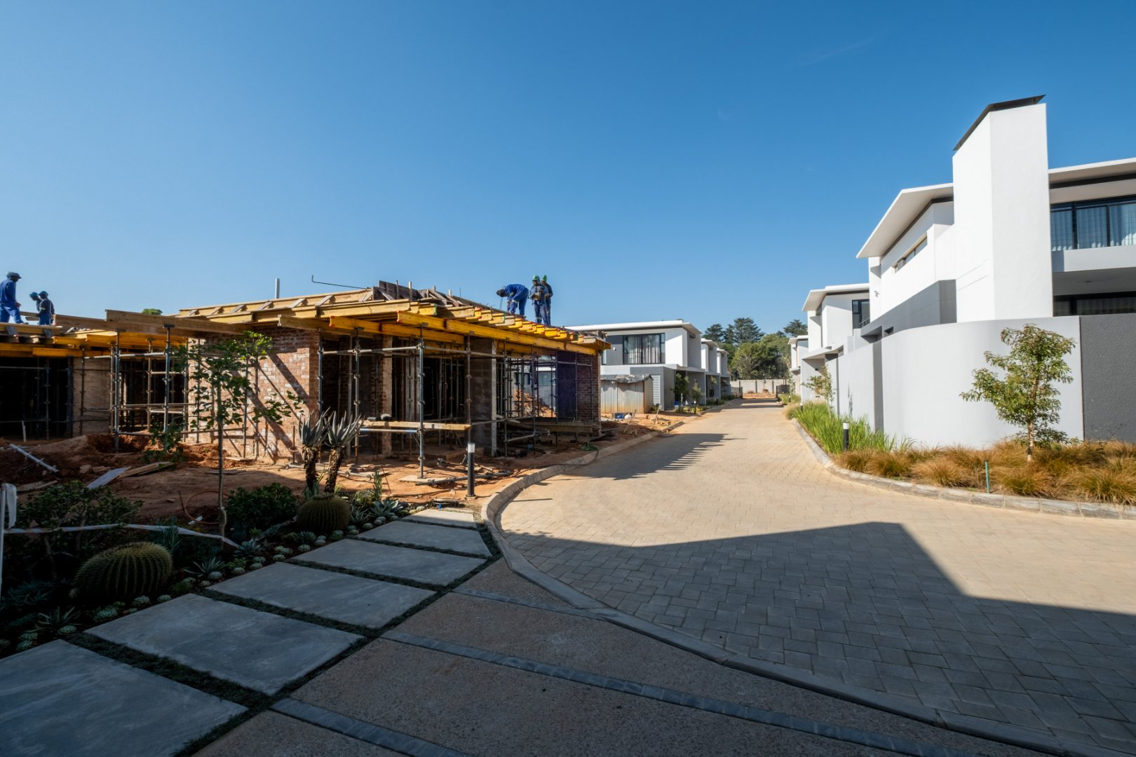 Luxury Cluster in Exclusive Boomed Road