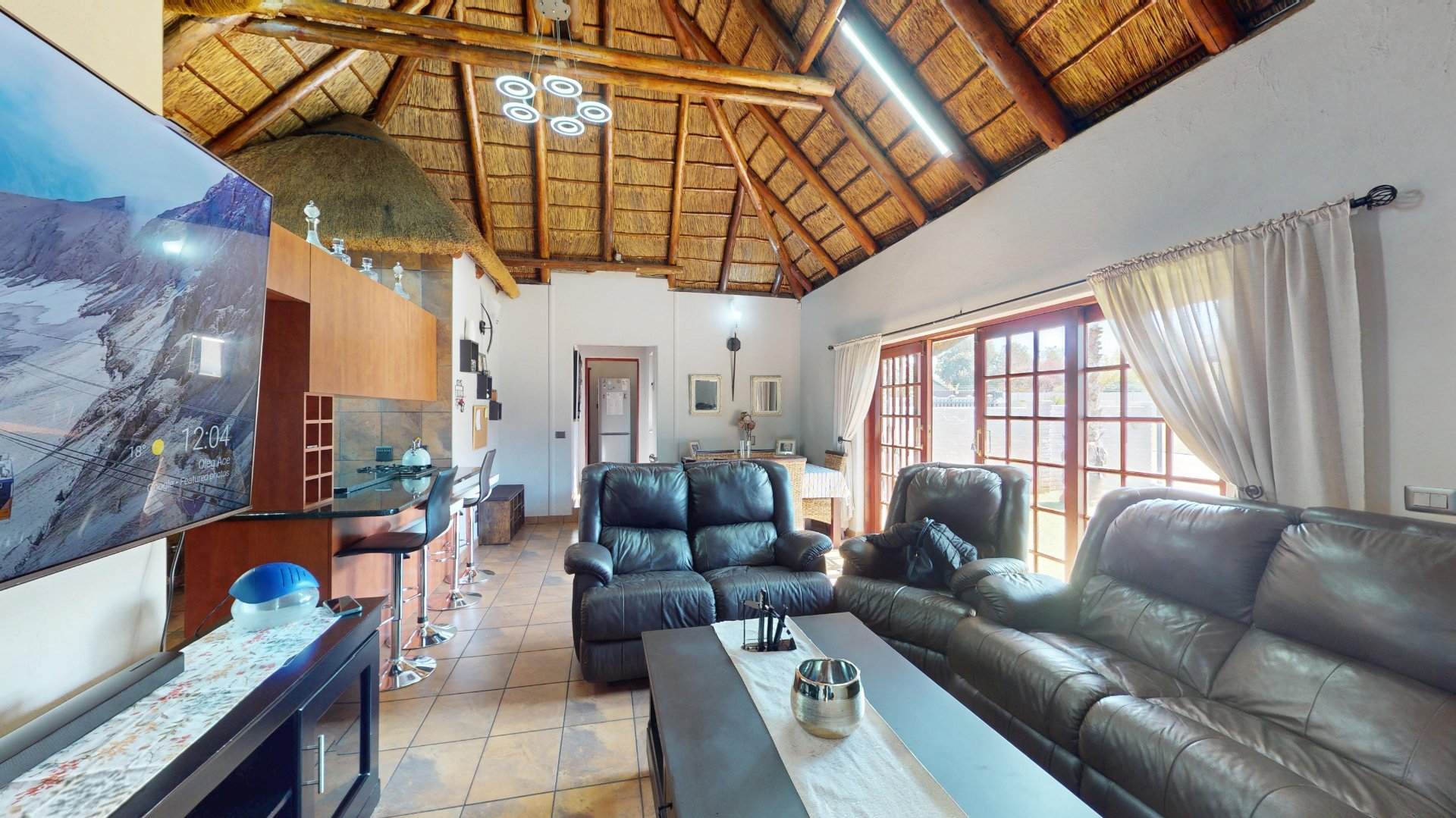 OPEN PLAN LOUNGE /DININGROOM