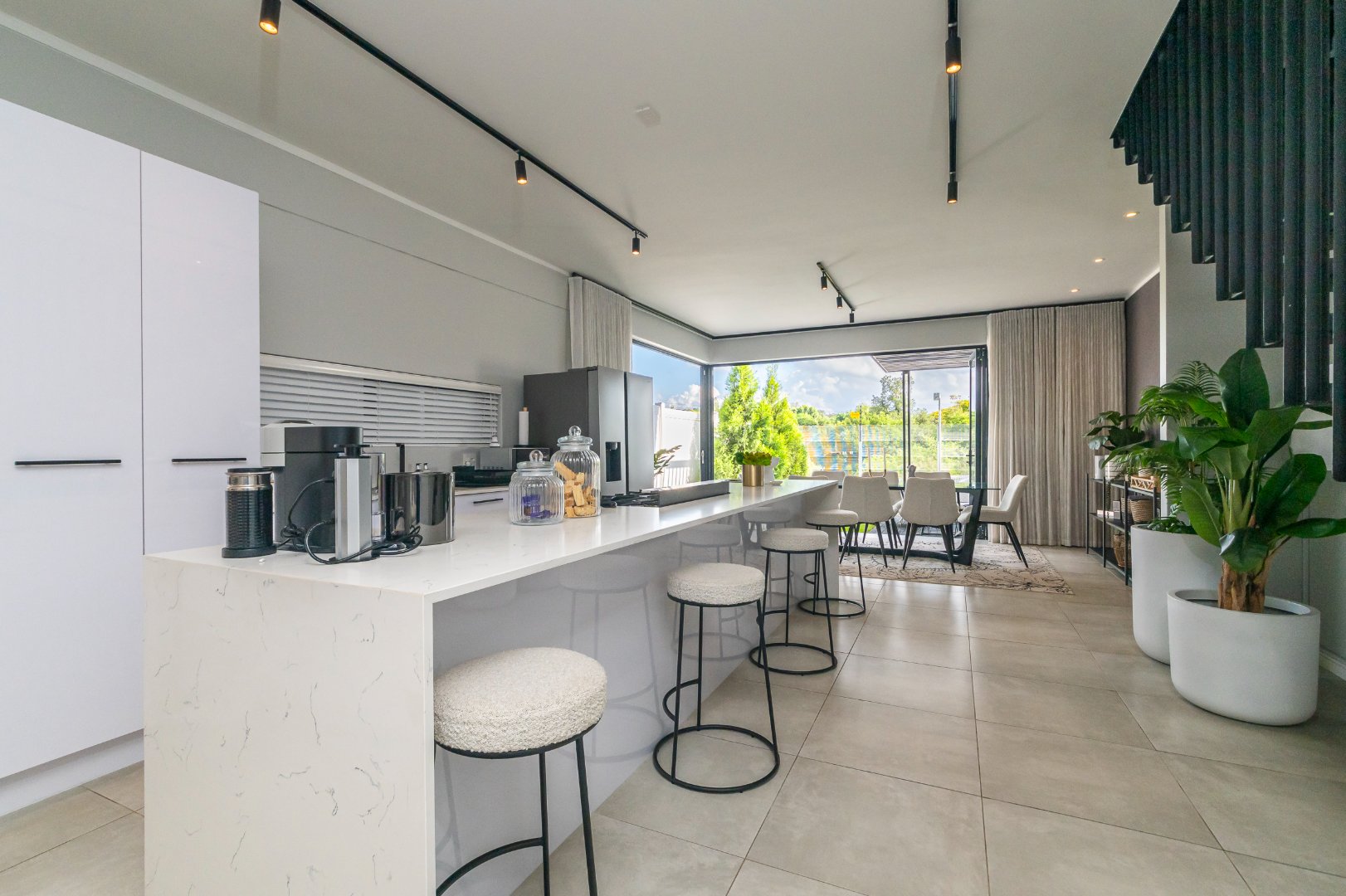 Executive Townhouse with Roof Terrace and Sandton View