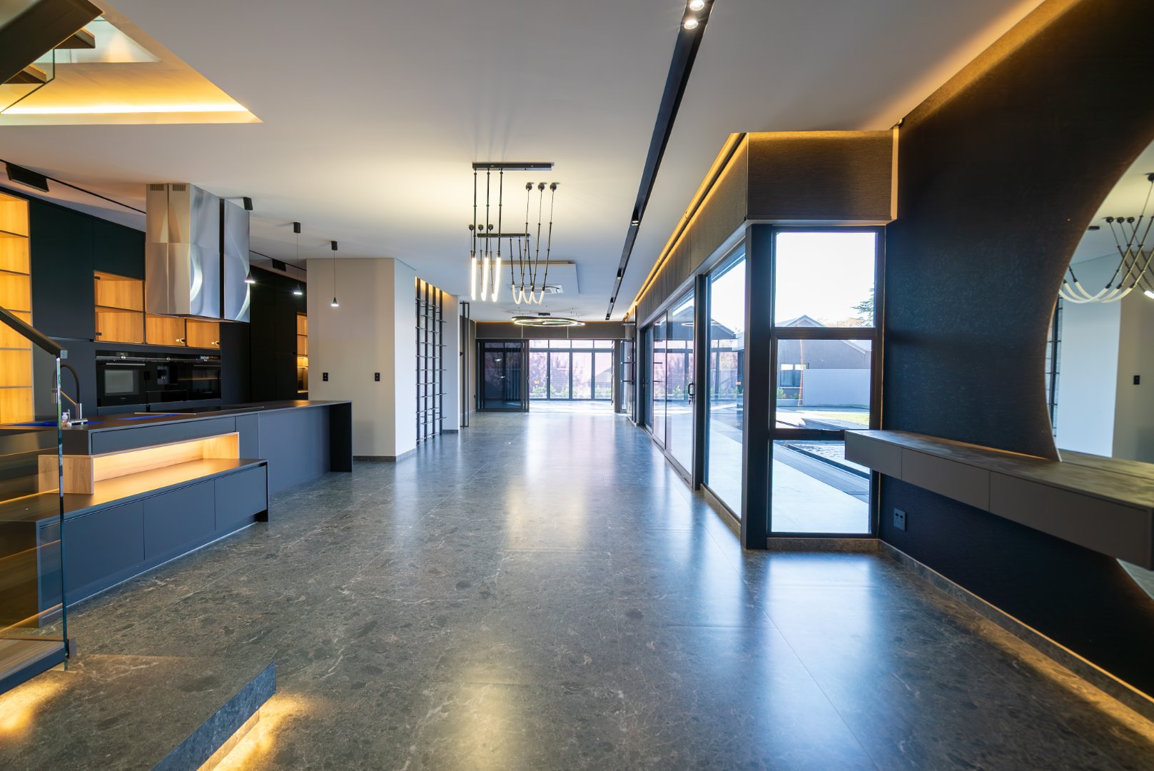 Move In for Christmas: 760 m² Villa Behind a Double Boom in Sandhurst