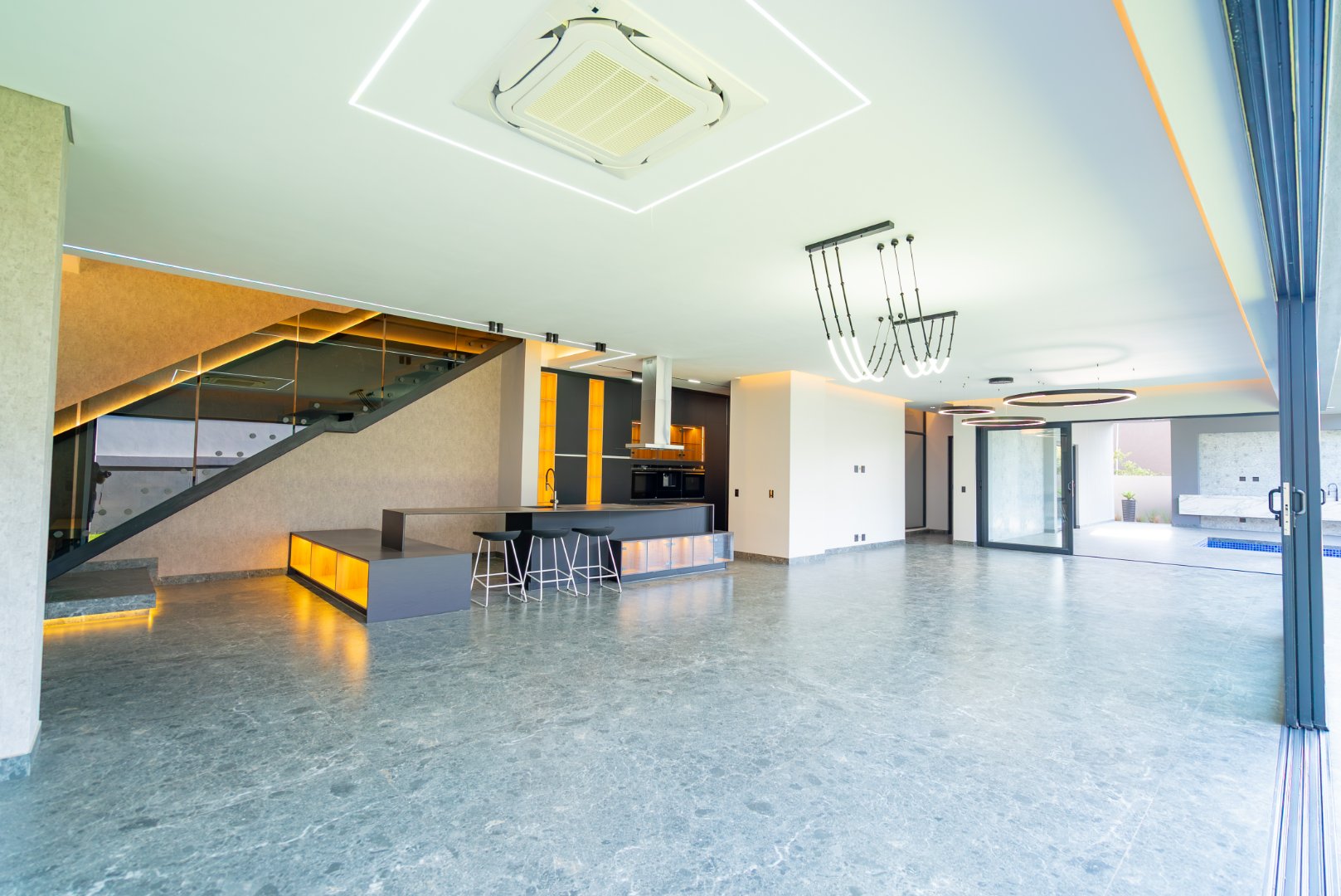 Ultra Exclusive Hyde Park Cluster Living Move In Ready Luxury Residence