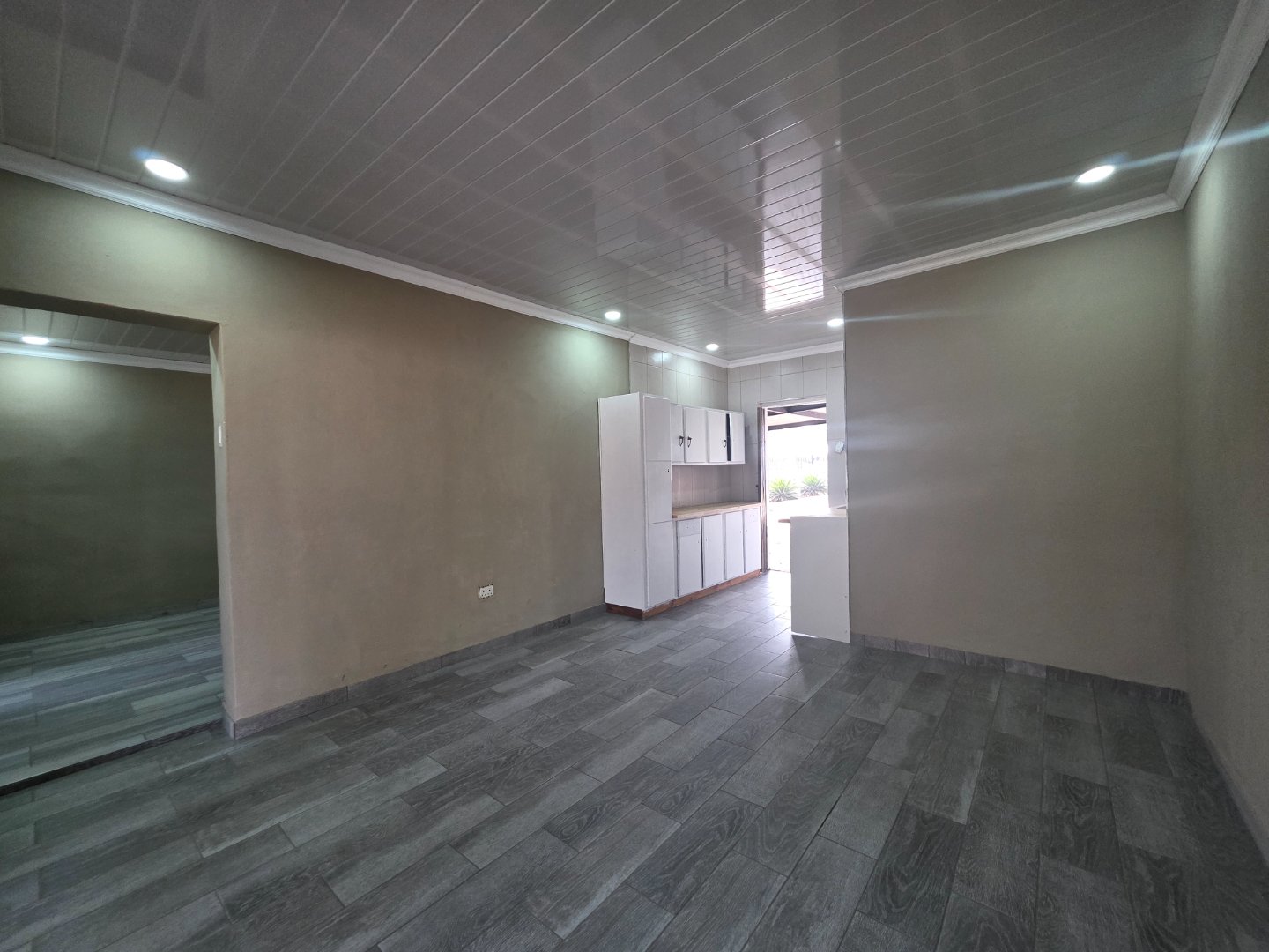 OPEN PLAN LOUNGE/KITCHEN IN FLAT