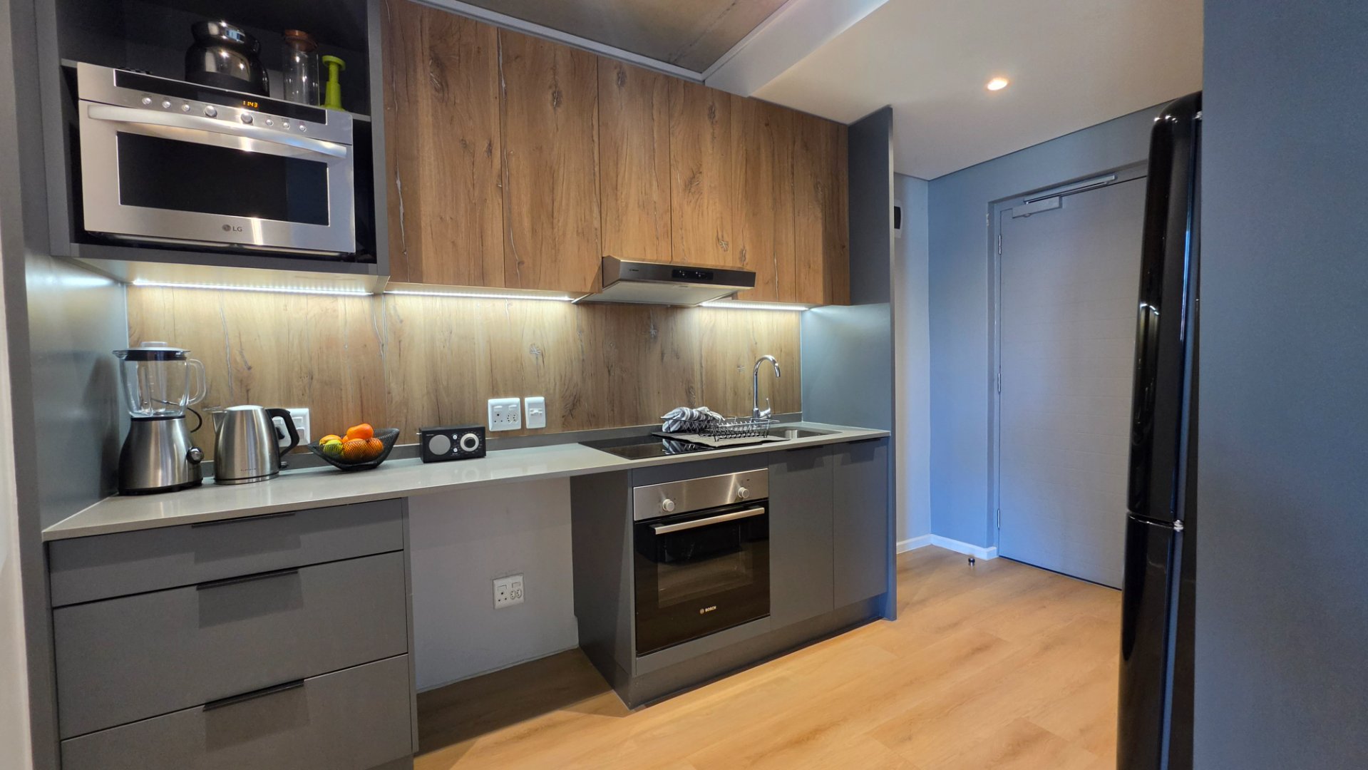 Large 2-Bedroom Apartment with Mountain Views