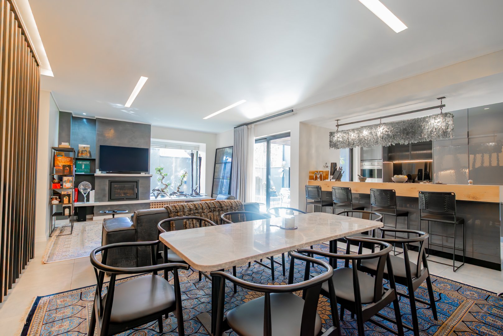 Ultra-Luxury 3 Bed Duplex Villa in Hyde Park | Pool, Staff Suite & Backup Power