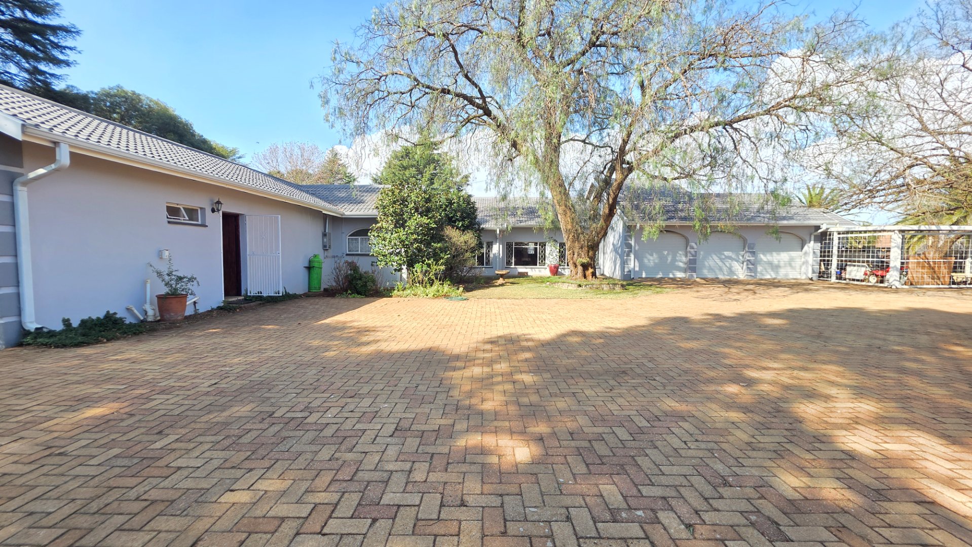 GARAGES