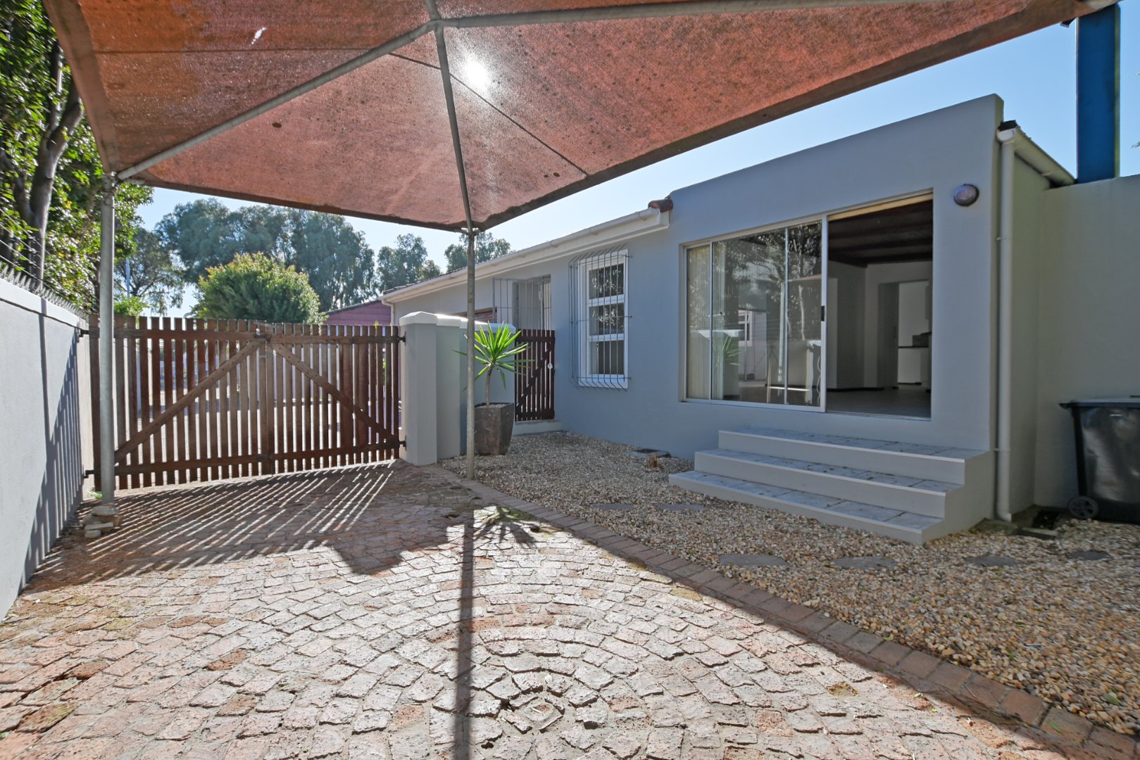 A hidden gem in Table View   All for under R3m! - Photo 5