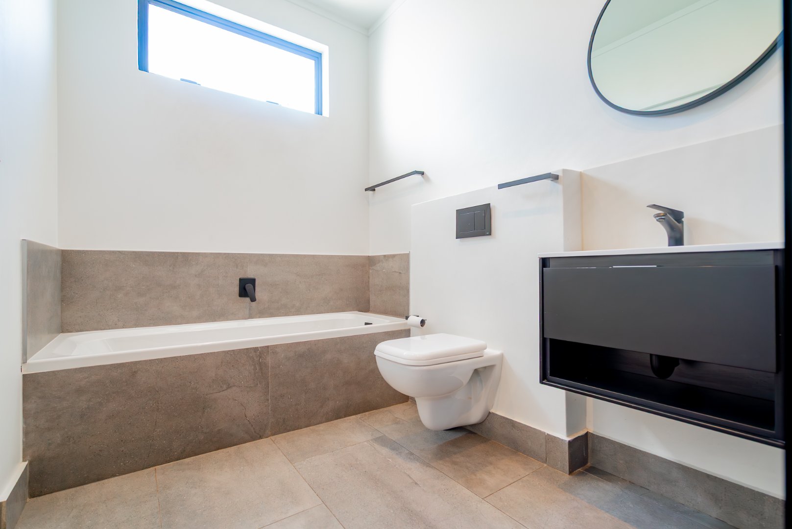 Modern 3 Bed Hyde Park Townhouse with Solar, PJ Lounge & Double Garage