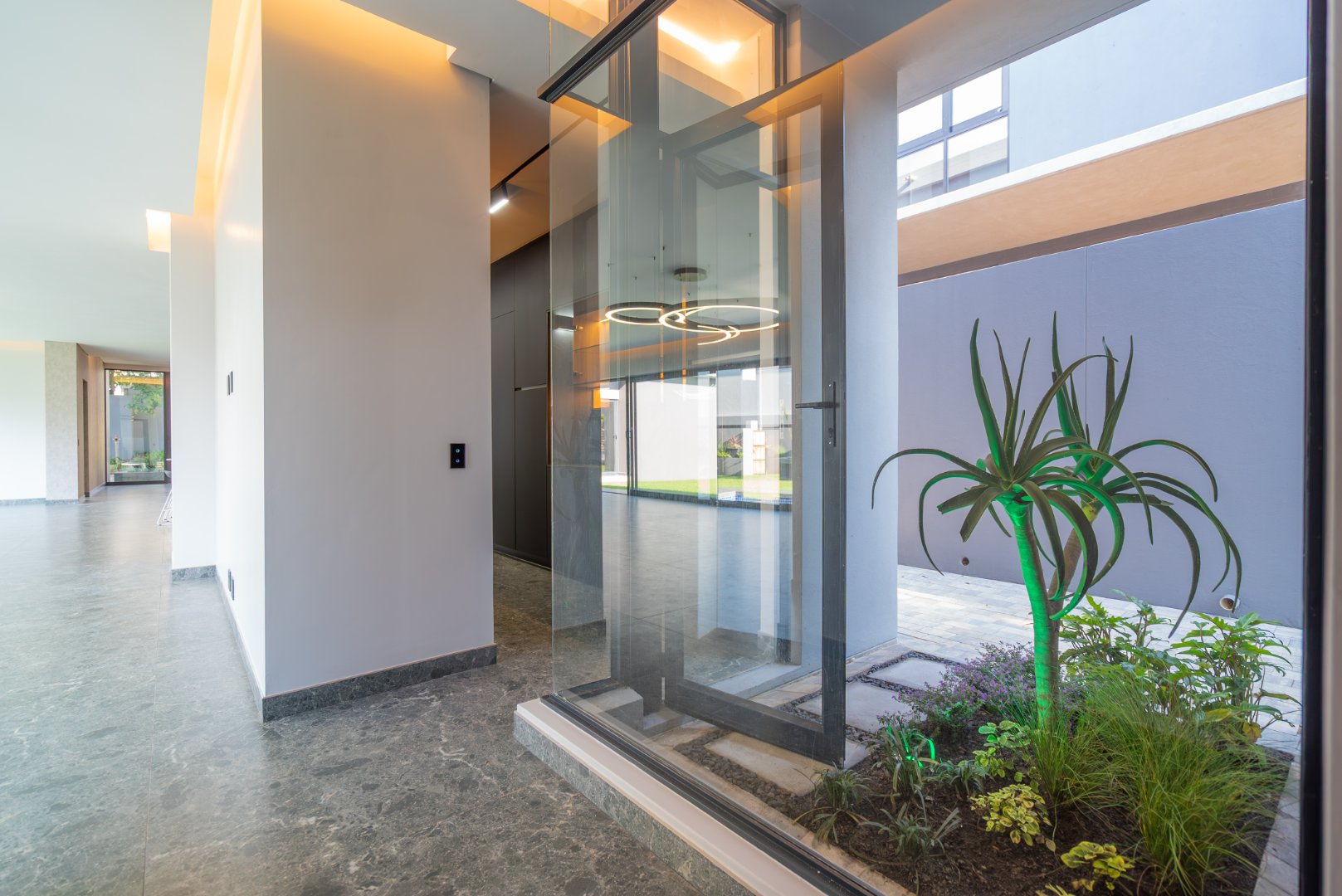 Ultra Exclusive Hyde Park Cluster Living Move In Ready Luxury Residence