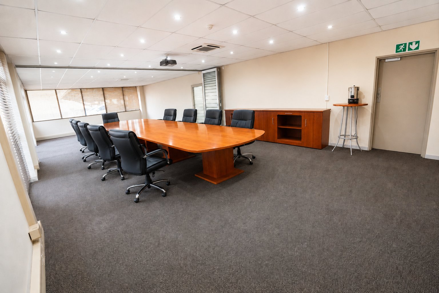 686 m² Ground Floor Office To Let at 26 Wellington Road | Parktown | Prestigious, Accessible Business Address photo 8