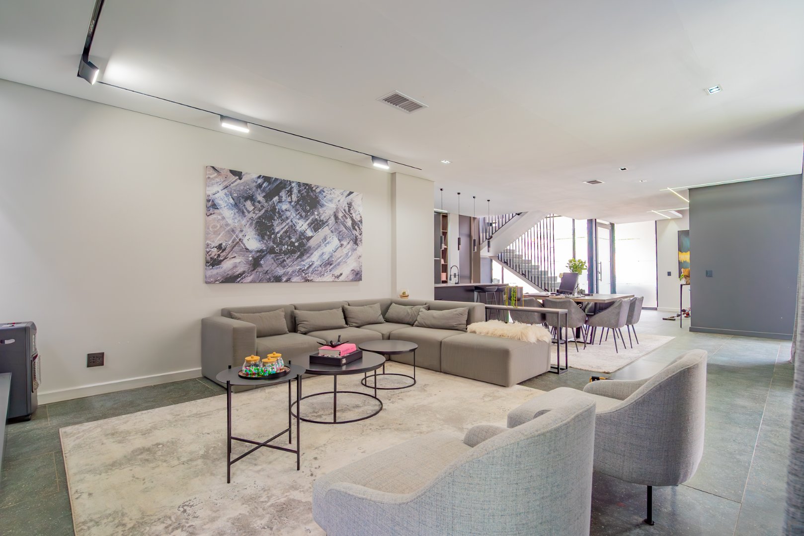 Luxury Cluster Living in an Elite Boomed Enclosure