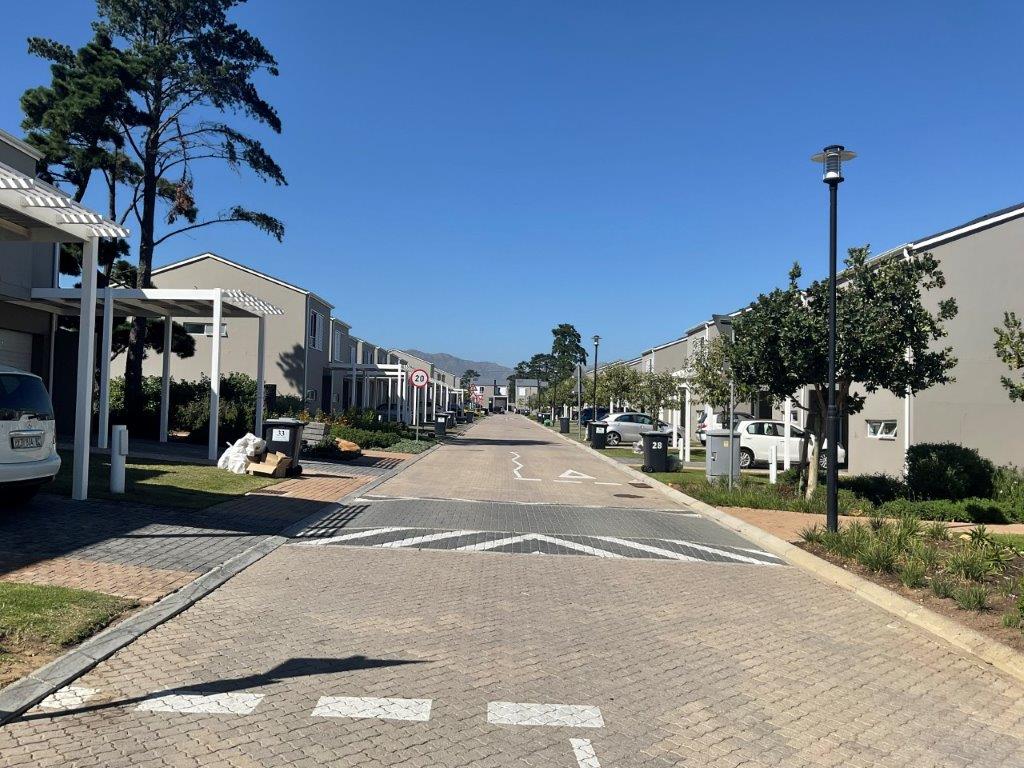 House For Sale in Somerset Lakes IOL Property