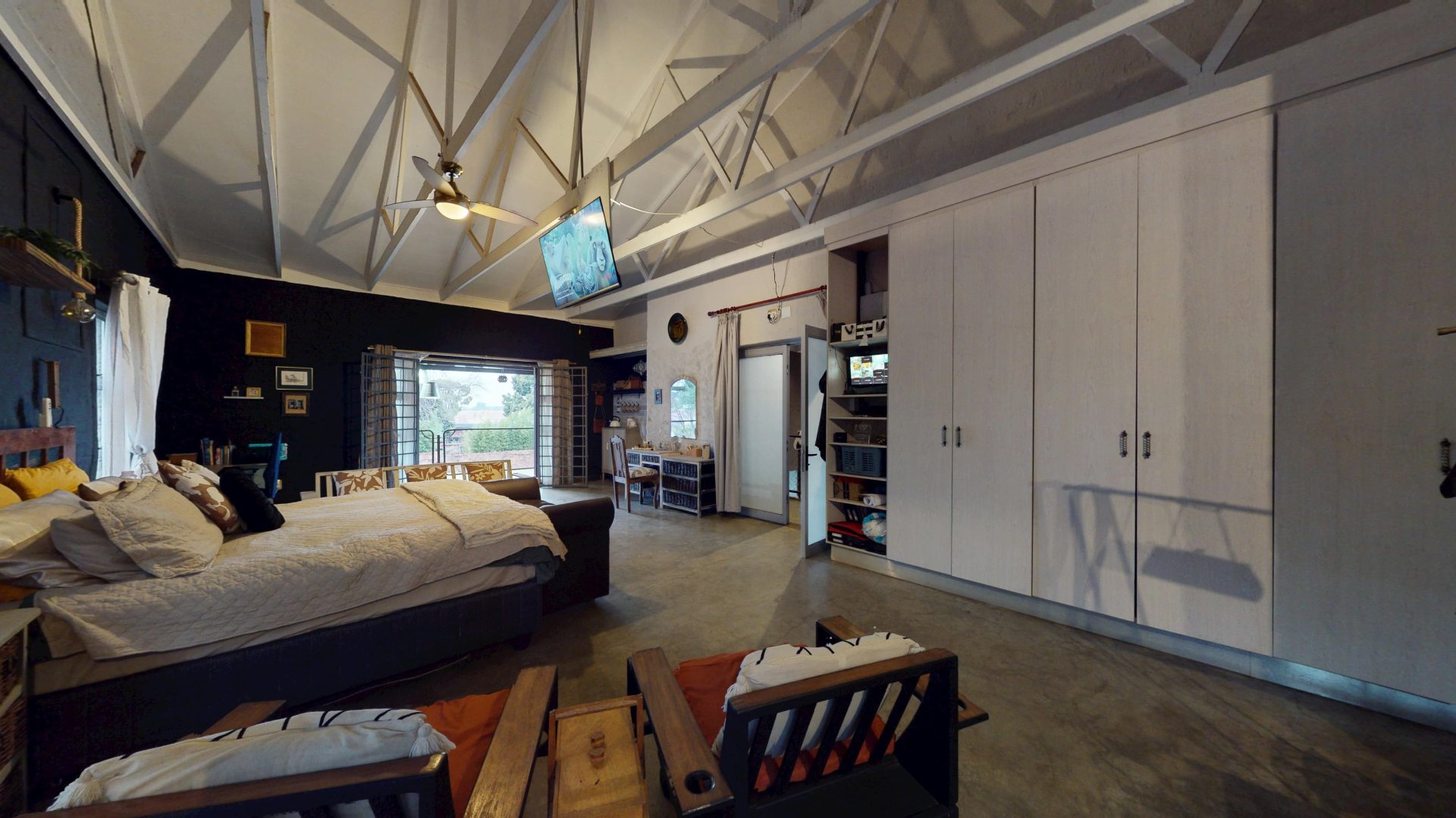 MAIN BEDROOM WITH VERANDA
