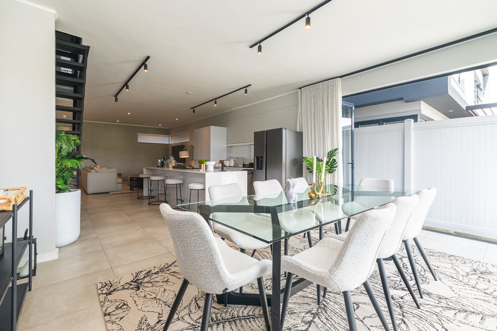 Executive Townhouse with View of Sandton Skyline