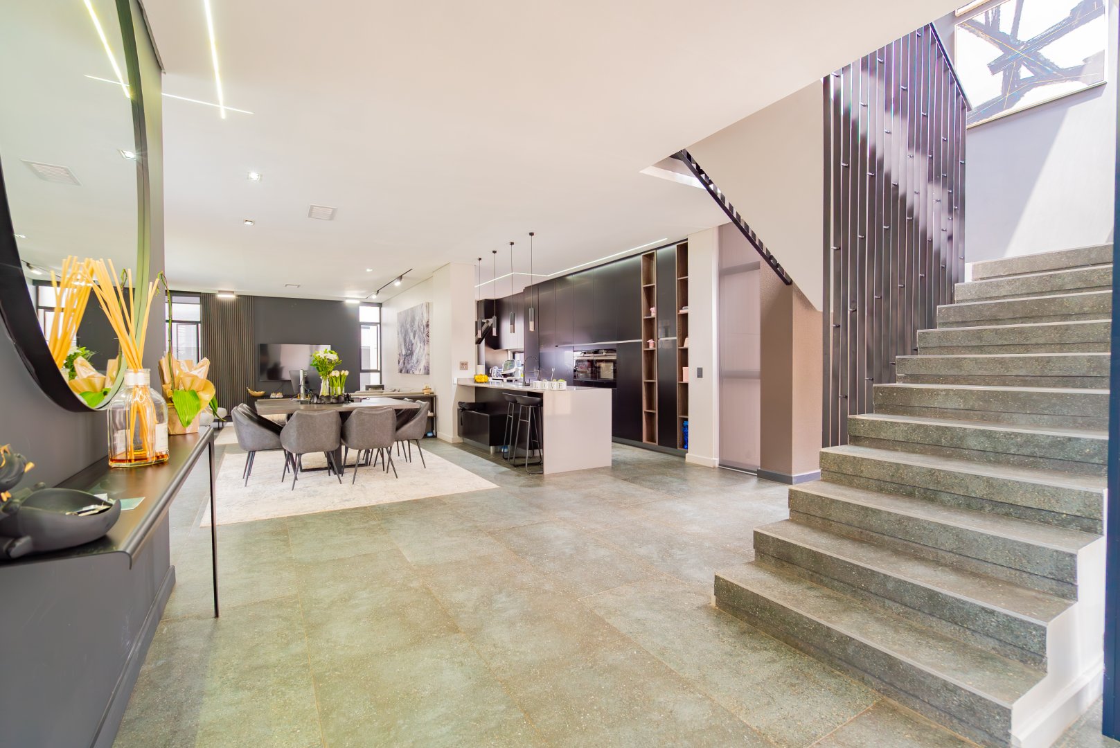 Luxury Cluster Living in an Elite Boomed Enclosure