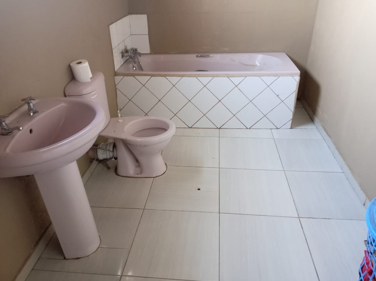 2 Bedroom House For Sale Bergman  photo 3
