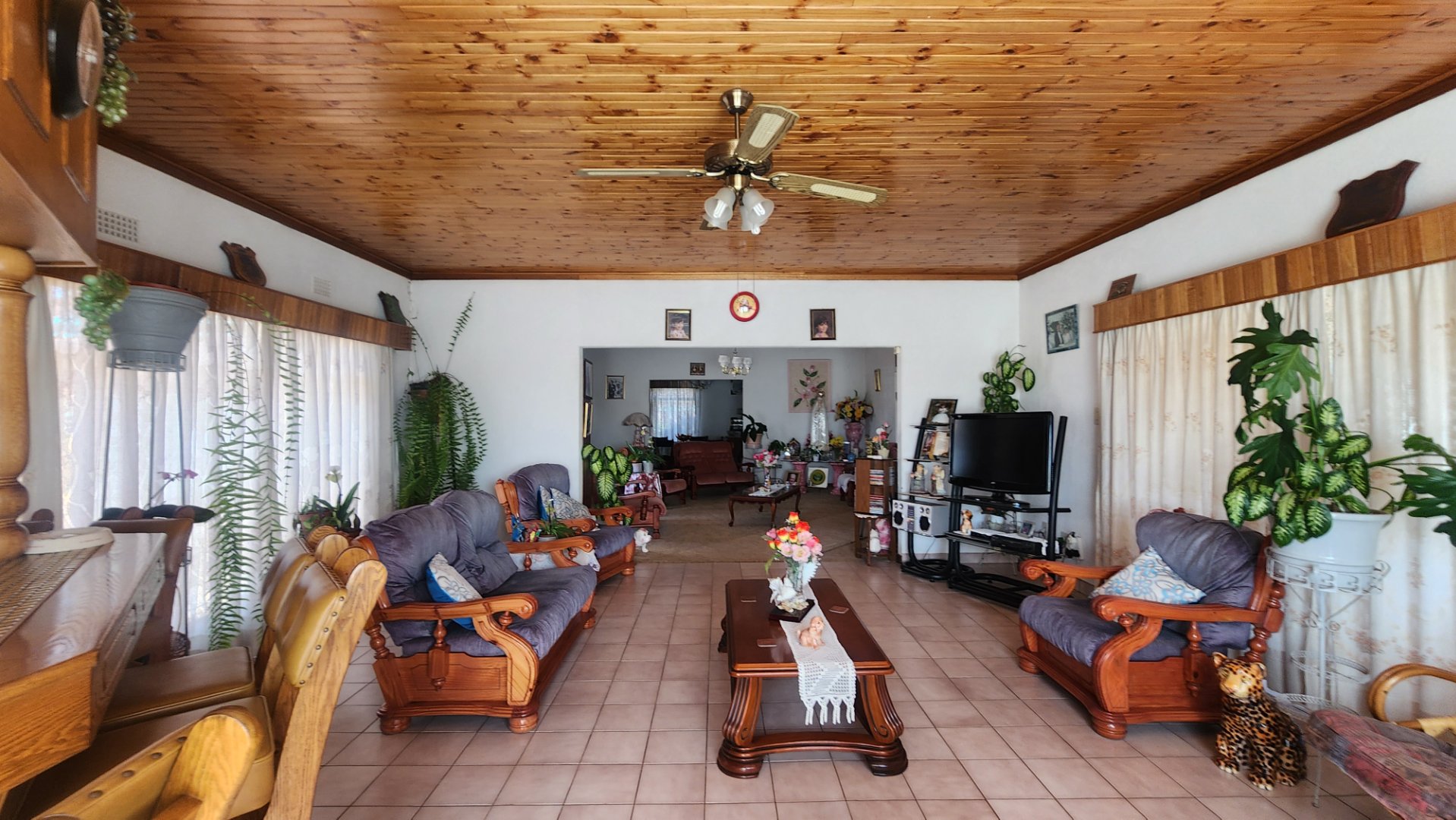 ENTERTAINMENT AREA WITH BAR