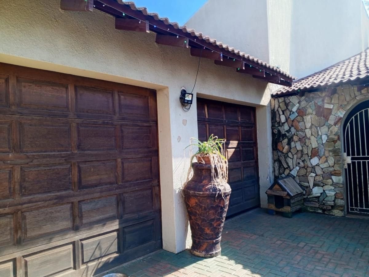 Spacious 4-Bedroom Family Home with Pool.