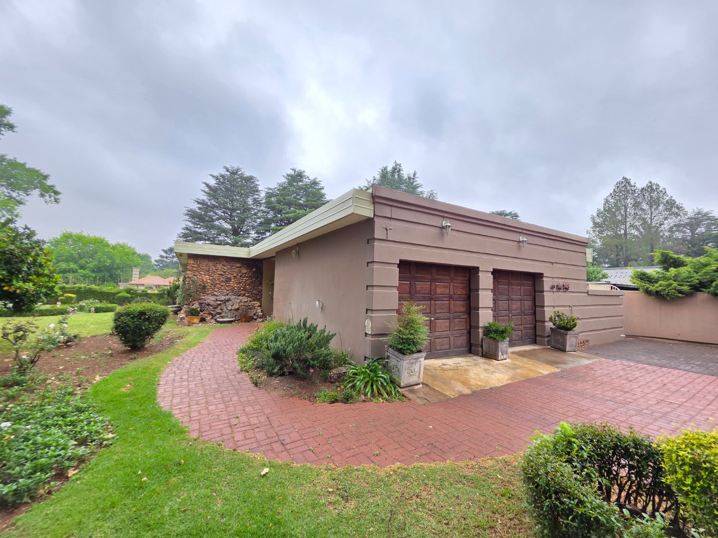 Spacious 4-Bedroom Family Home for Sale in Henley on Klip.