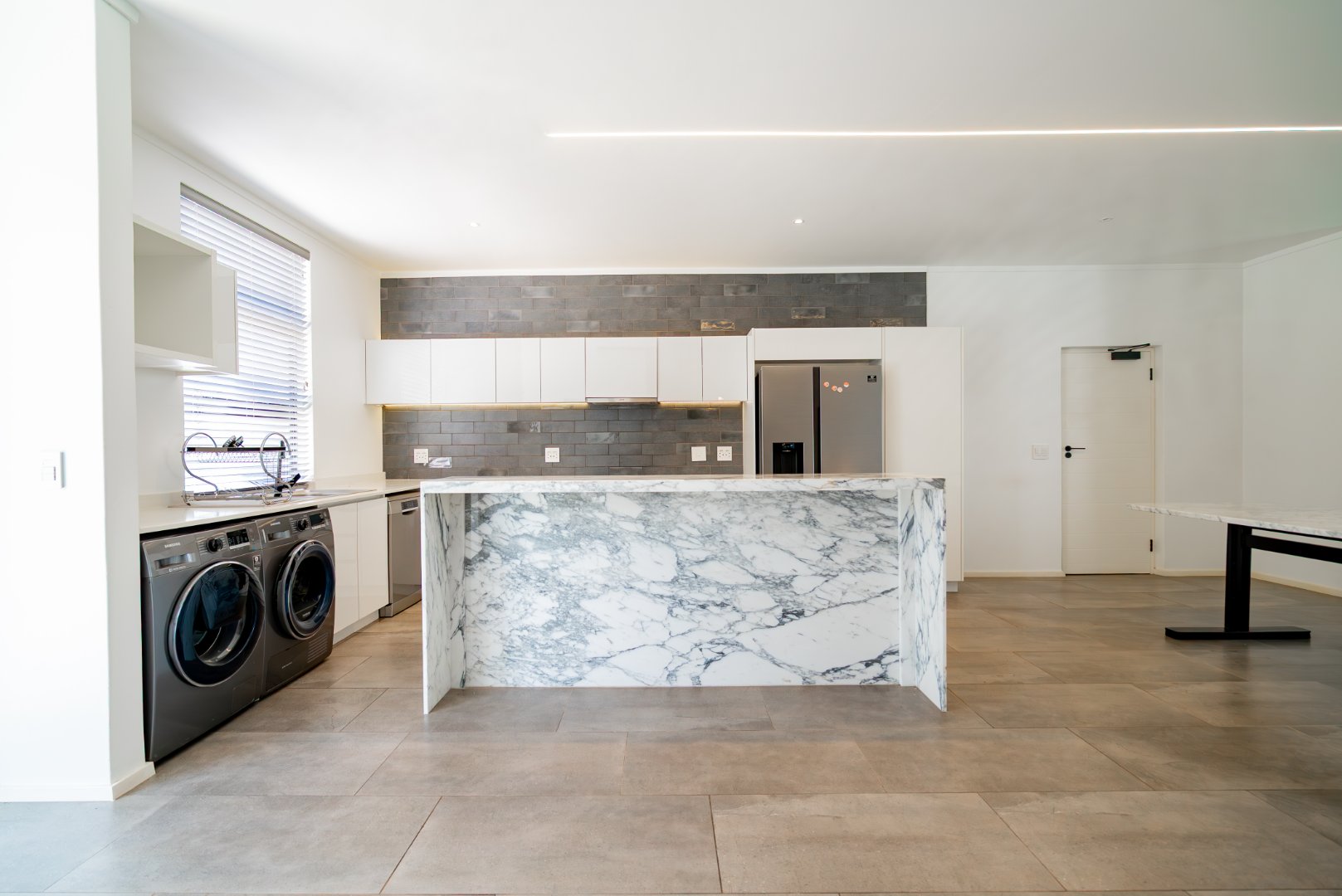 Modern 3 Bed Hyde Park Townhouse with Solar, PJ Lounge & Double Garage