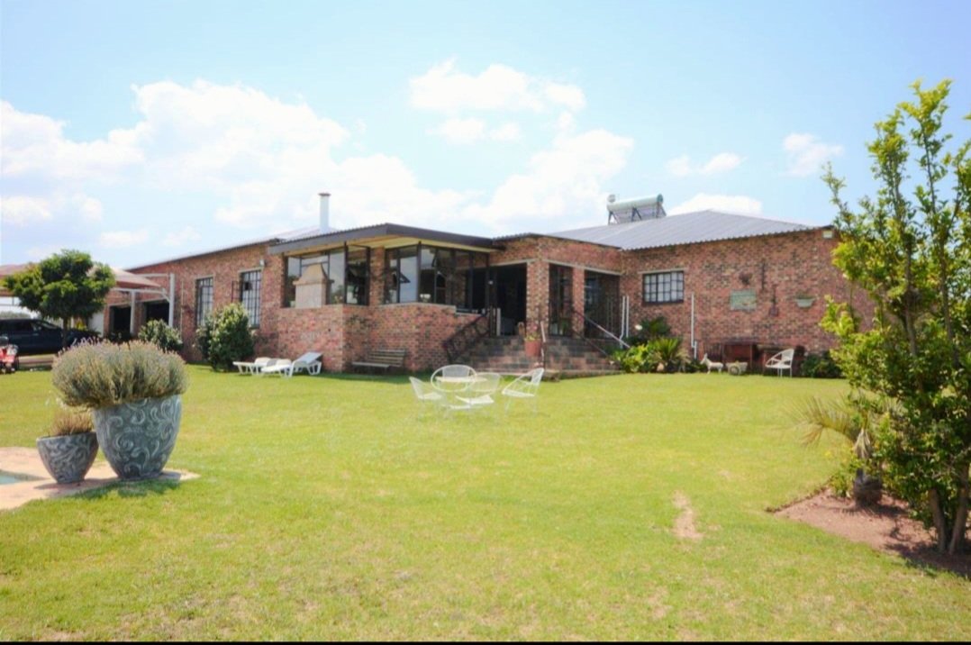 A FANTASTIC OPPORTUNITY  TO START FARMING AND ACCOMODATE THE FAMILY.