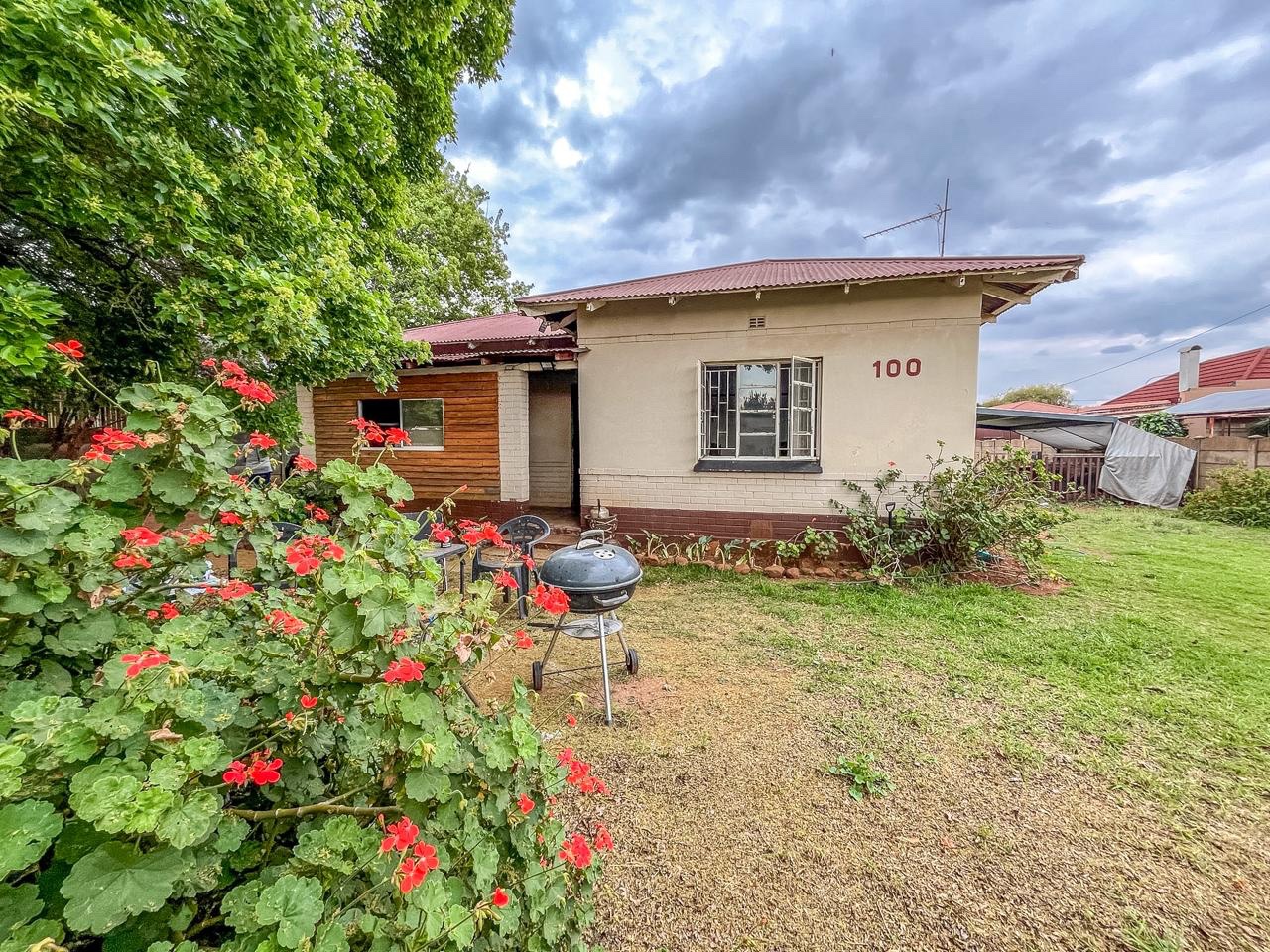 2 bedroom house with 2 bedroom cottage