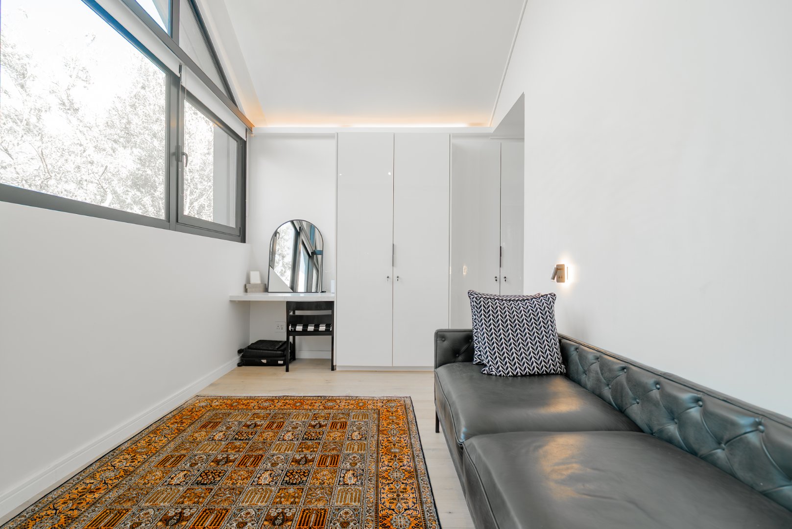 Ultra-Luxury 3 Bed Duplex Villa in Hyde Park | Pool, Staff Suite & Backup Power