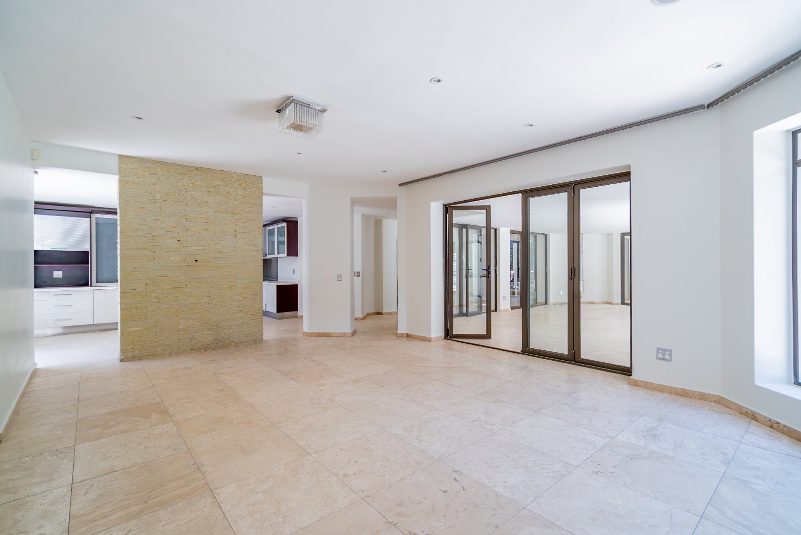 Grand Inanda Residence with Exceptional Bones – 1,003m² Under Roof on 1,859m² Stand