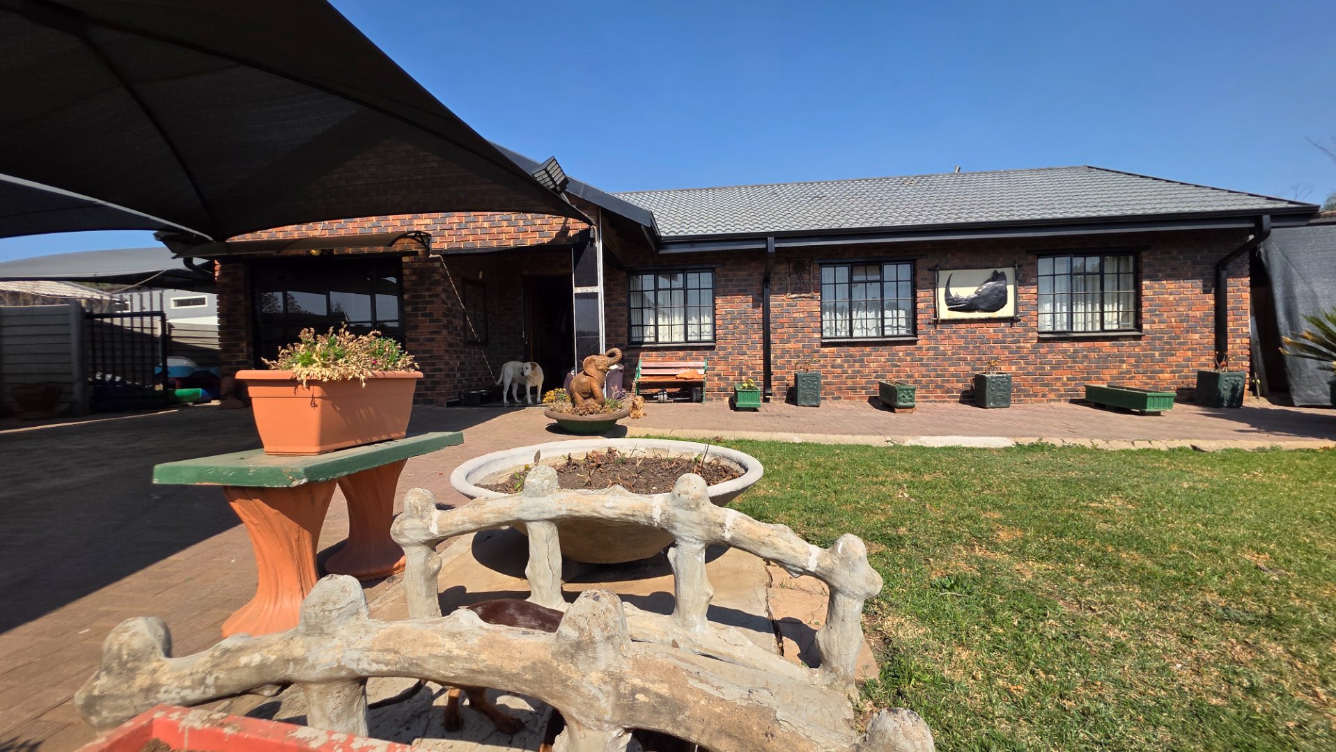 Open Plan Family Home in Riversdale Meyerton