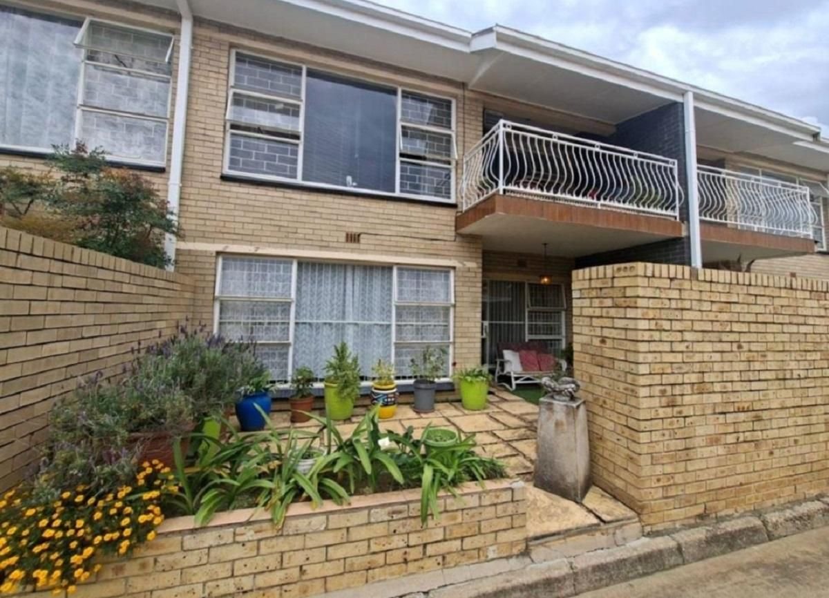 Modern Duplex Townhouse in Three Rivers.