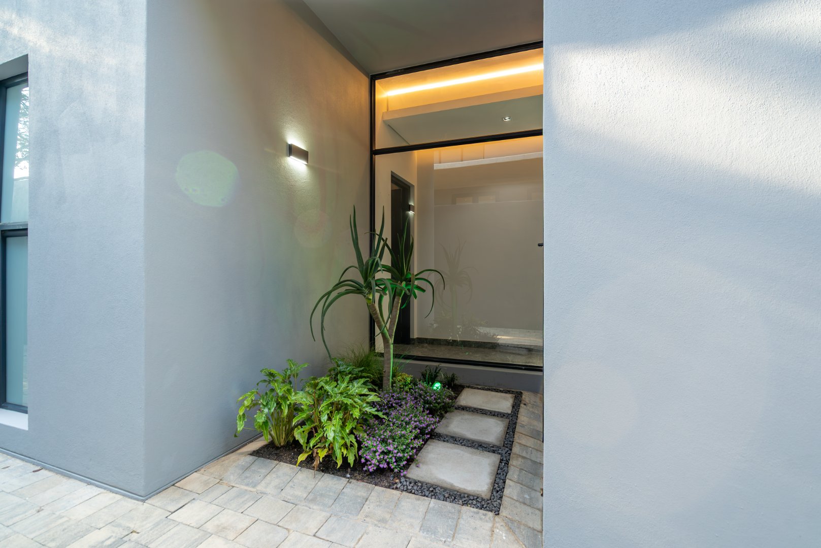 Ultra Exclusive Hyde Park Cluster Living Move In Ready Luxury Residence