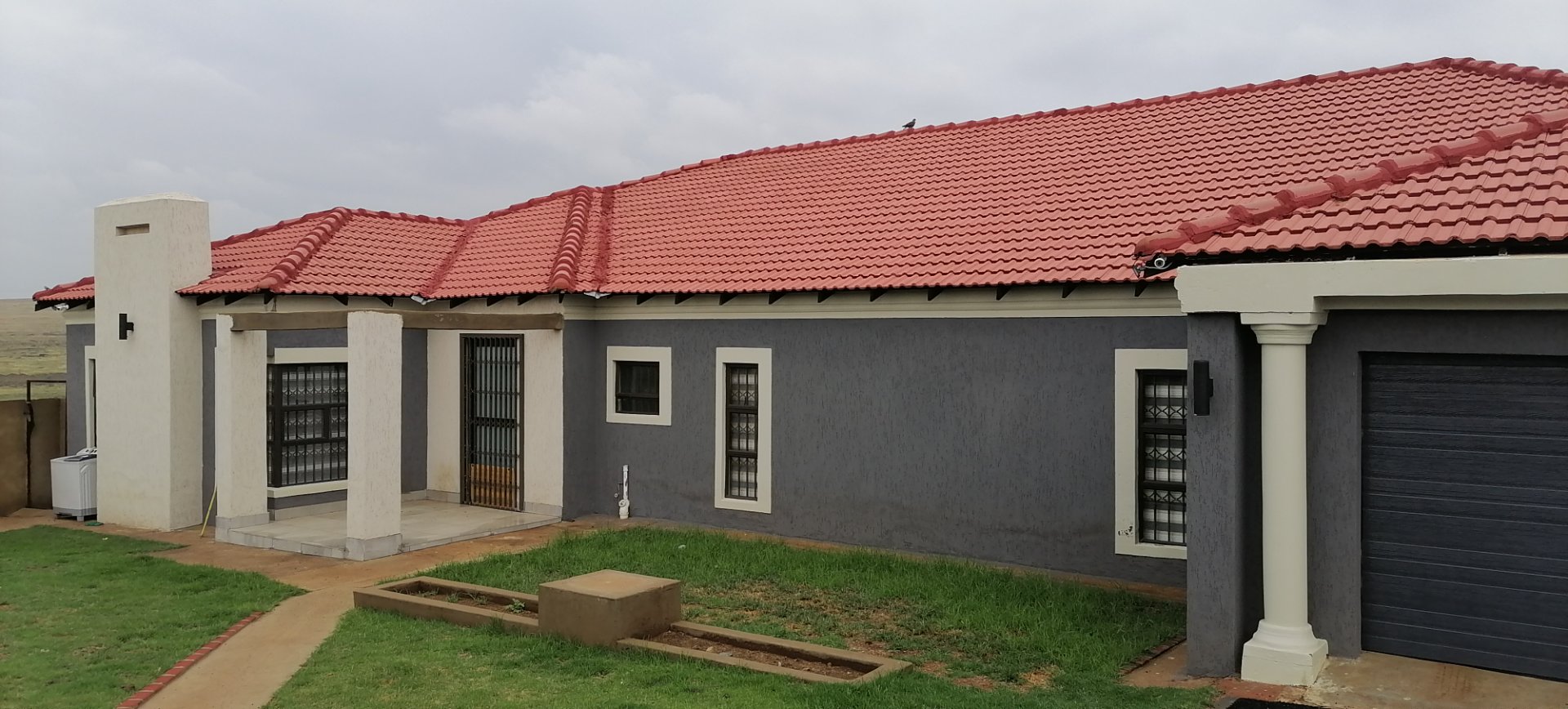 Spacious Family home with a two bedrooms flatlet