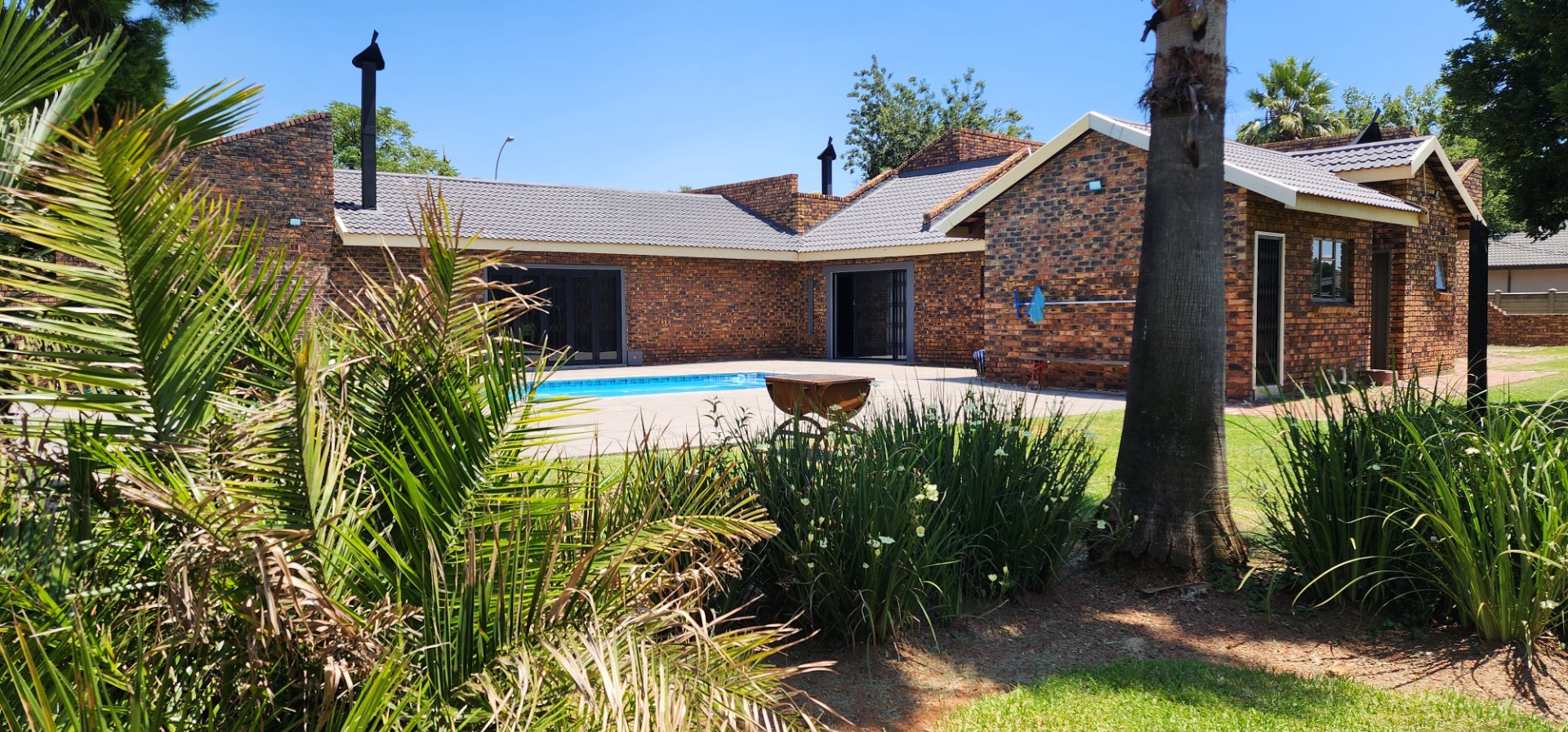 AN ENTERTAINMENT DELIGHT,WITH ENOUGH SPACE FOR YOU FAMILY.