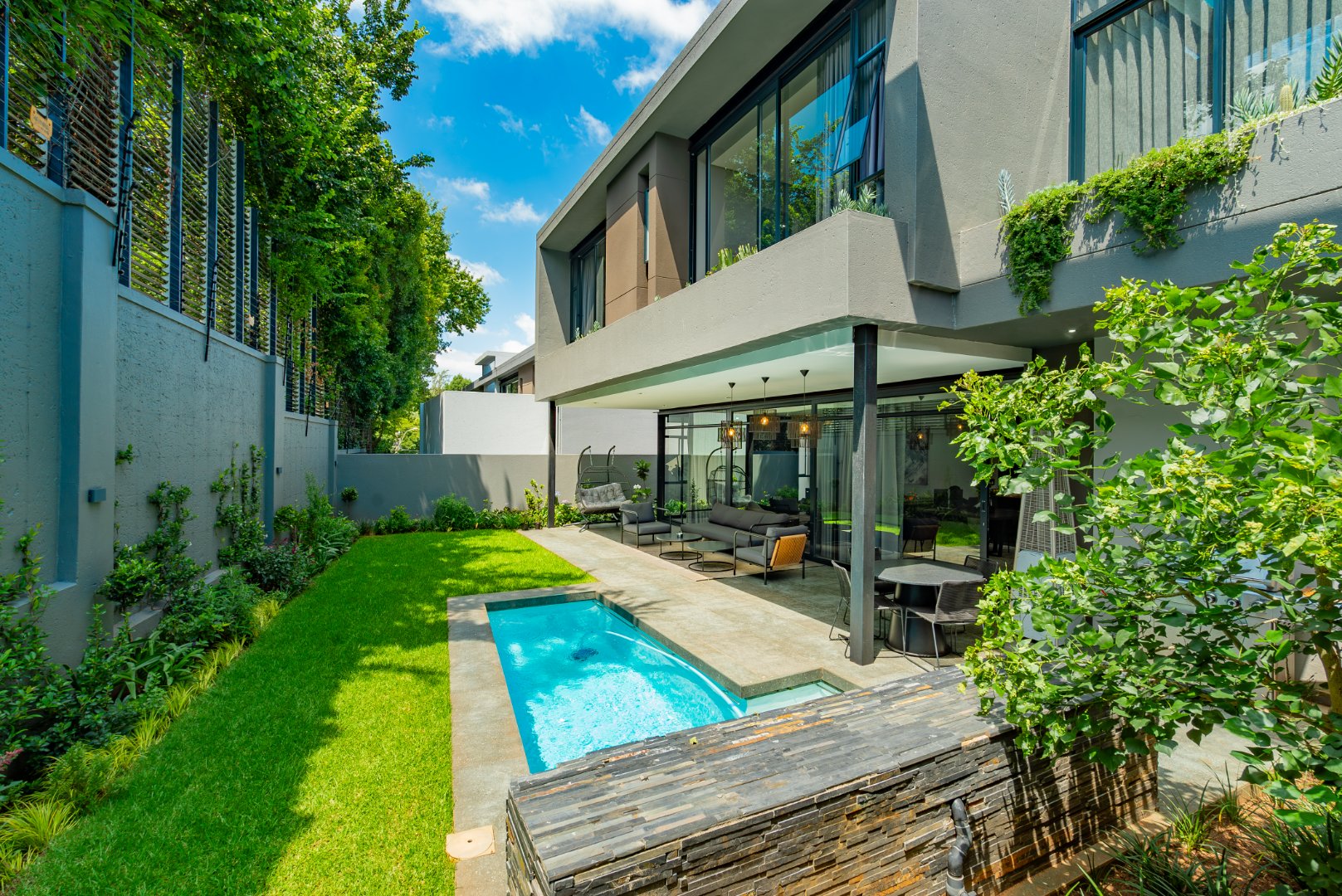 Luxury Cluster Living in an Elite Boomed Enclosure