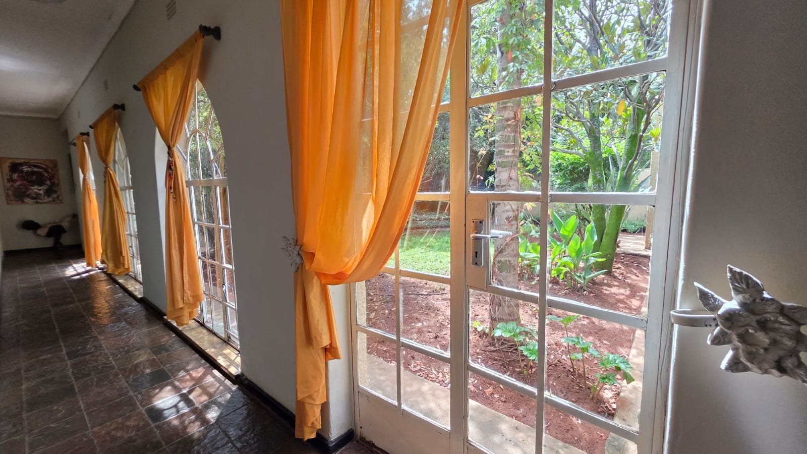 PASSAGE BETWEEN BEDROOM 1 AND REST OF BEDROOMS