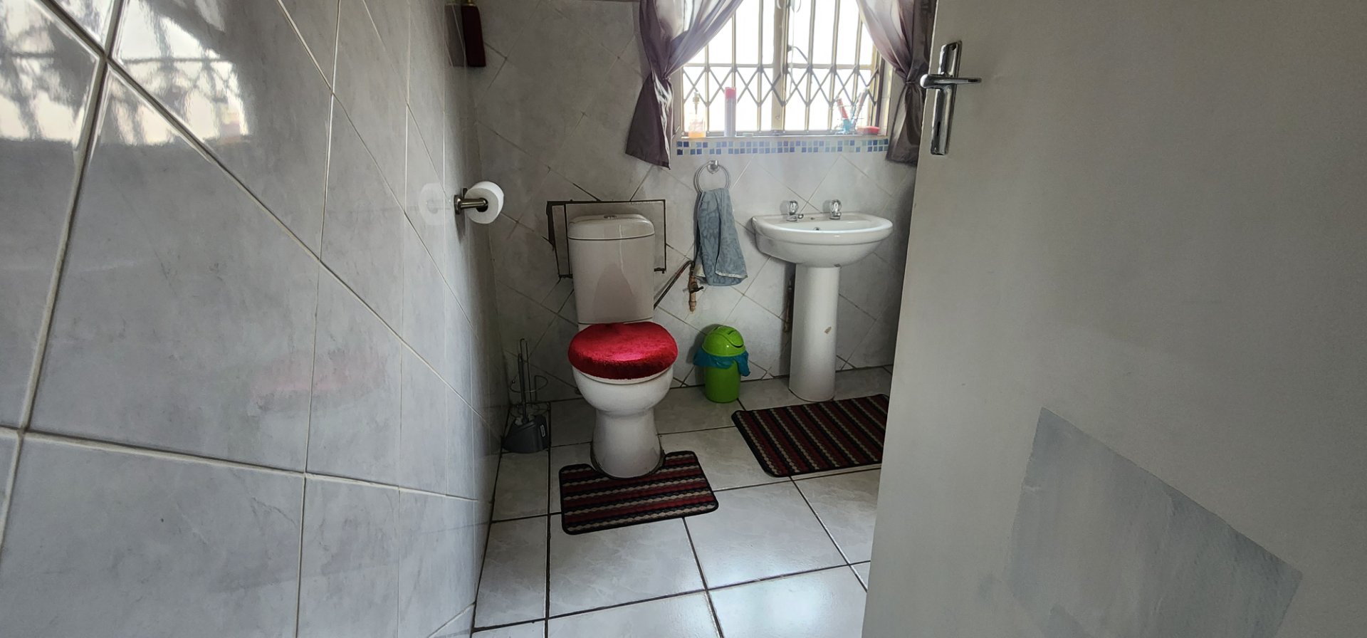 BATHROOM 2