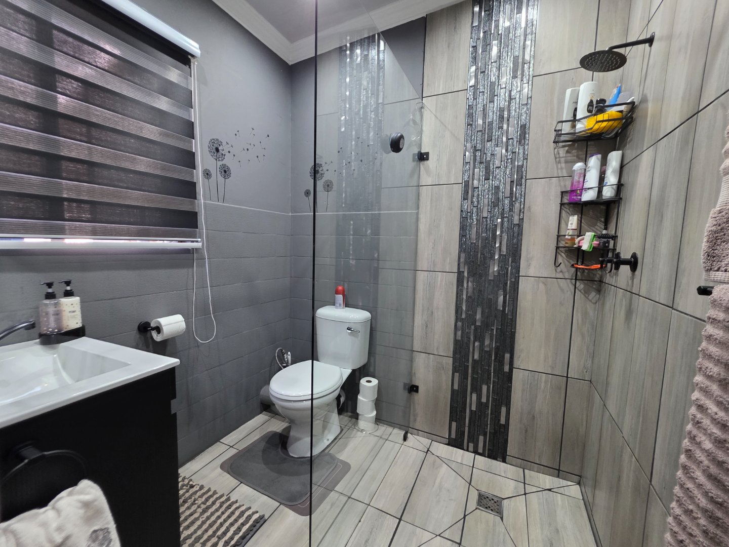 BATHROOM 2