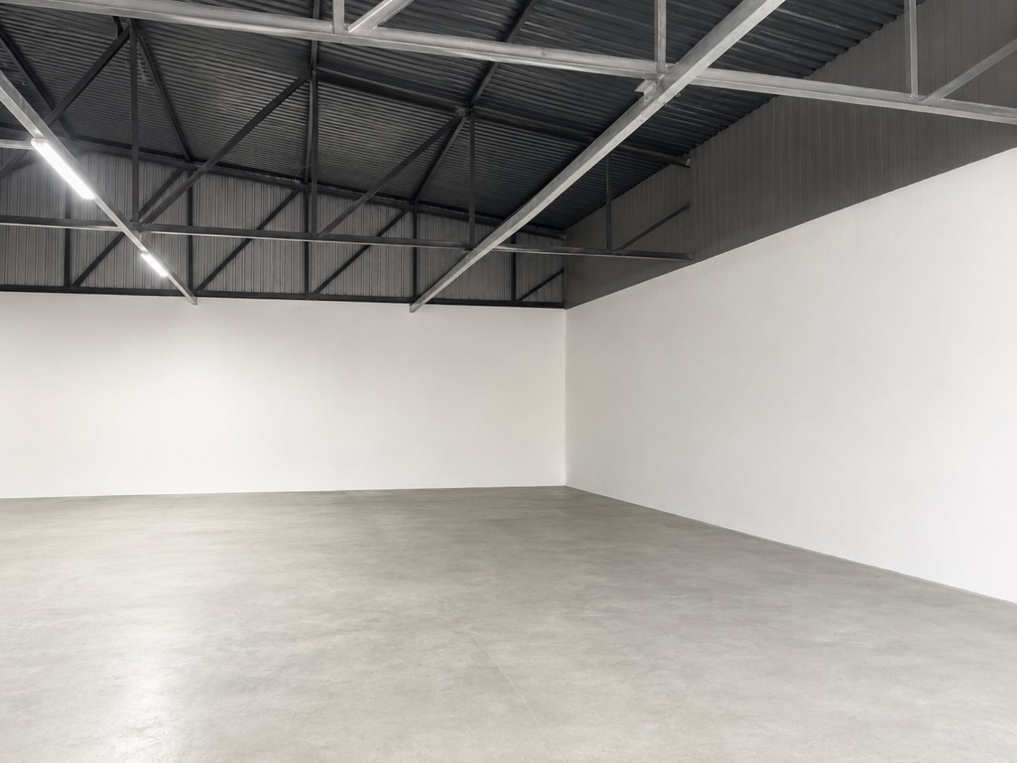133 m² Retail Shop to Let in Wesbank, Cape Town photo 8