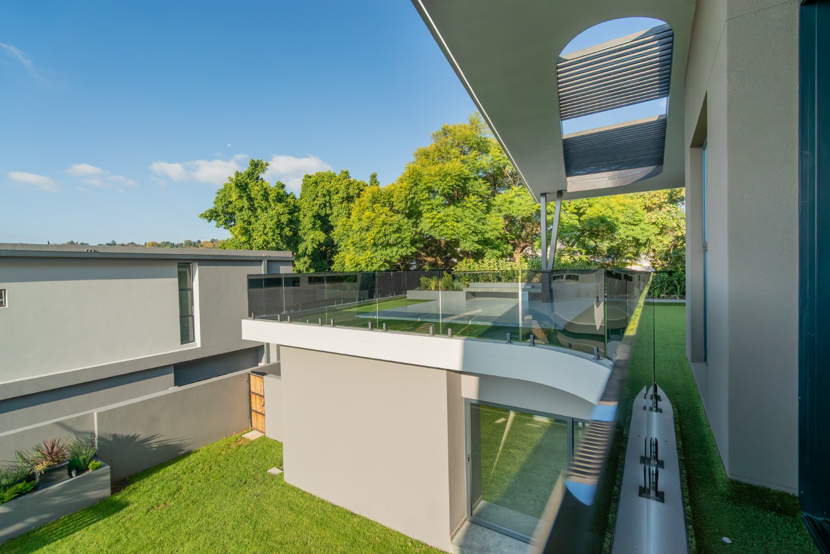 Ultra Exclusive Hyde Park Cluster Living Move In Ready Luxury Residence
