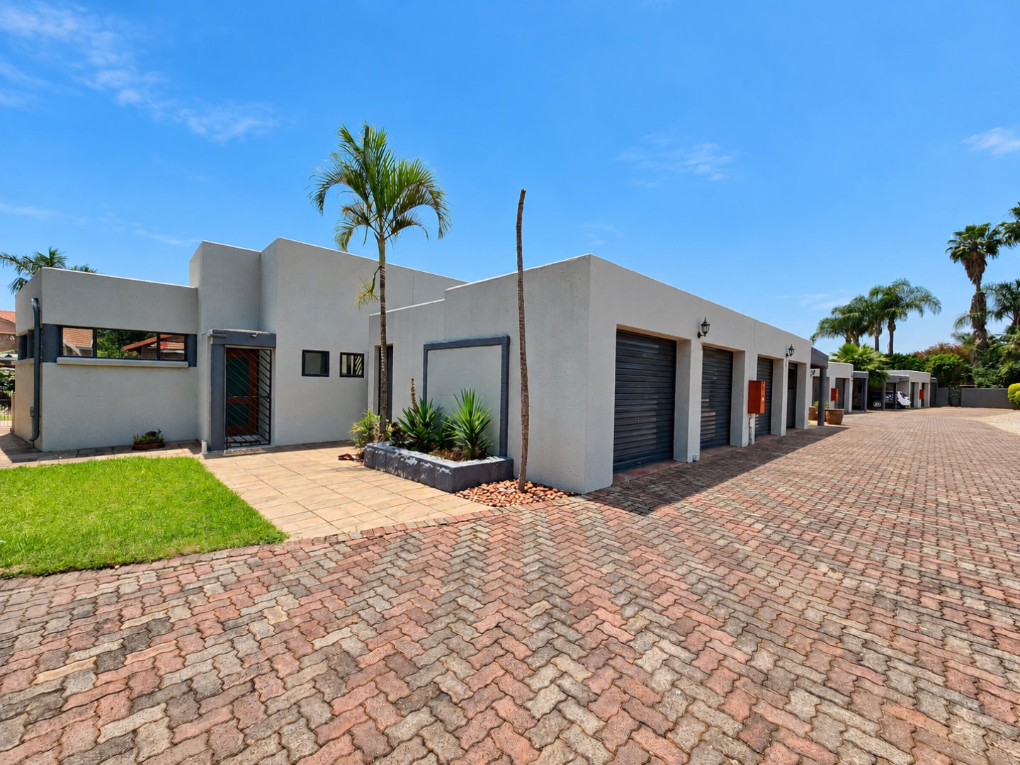 2 Bedroom Townhouse with Great Potential!