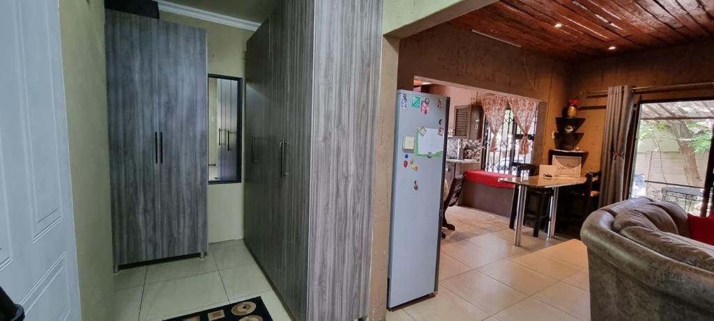 FULL VIEW ON LOUNGE ND KITCHEN