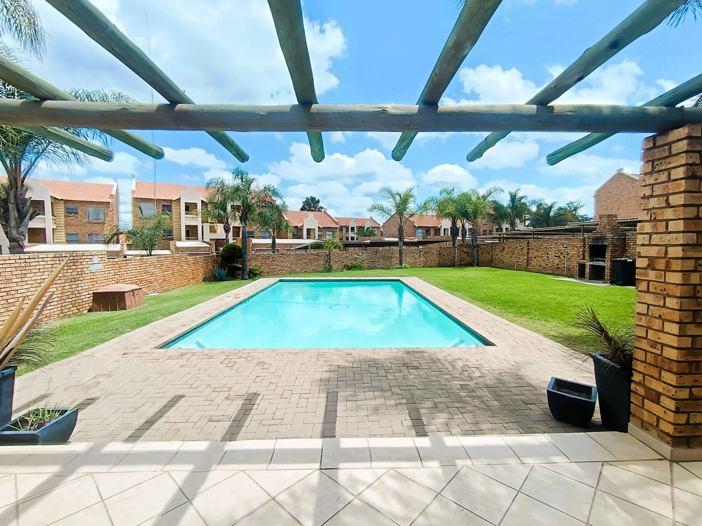 Ground Floor Corner Unit with Private Garden – Perfect Location!