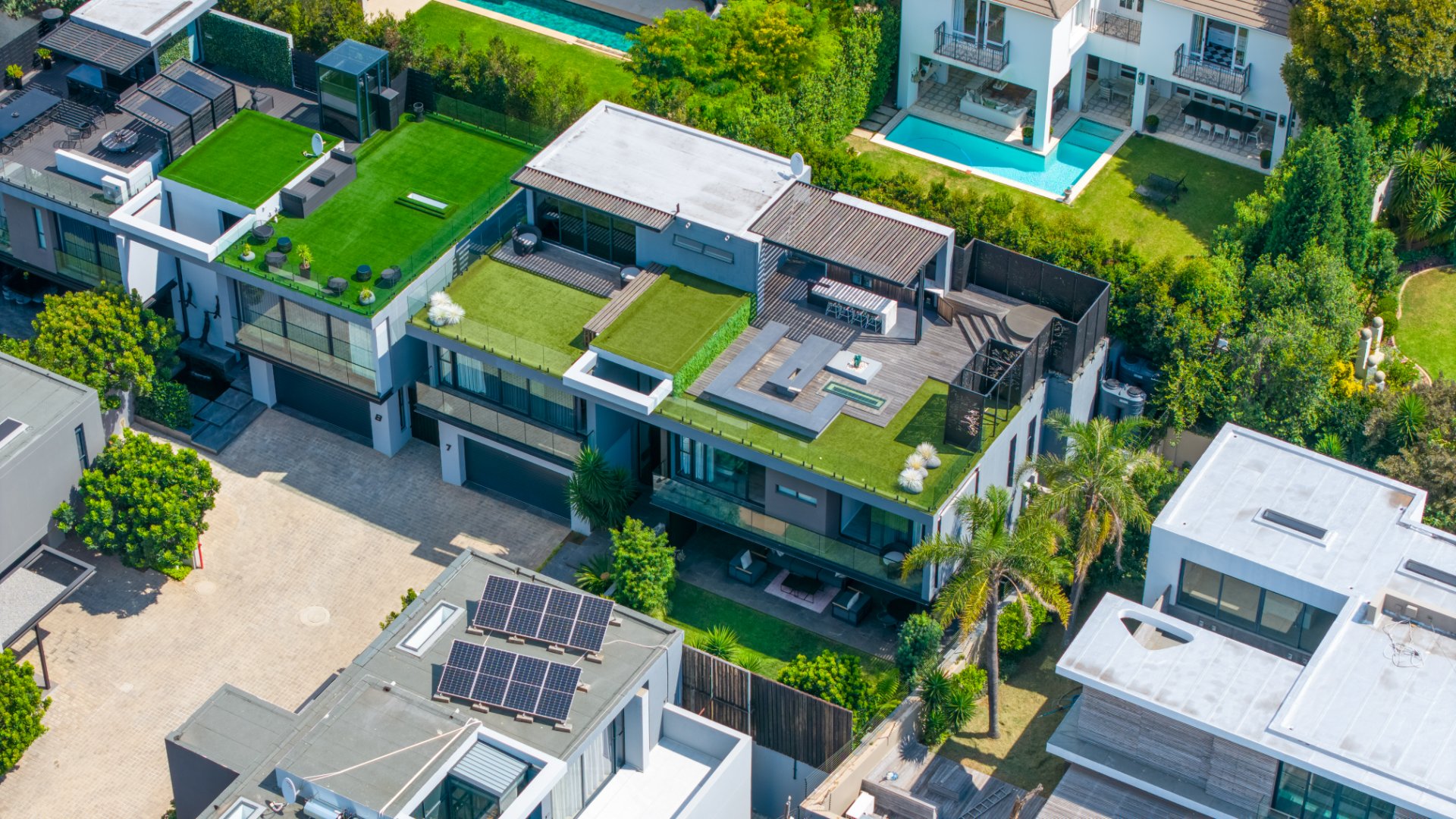 Luxury Cluster in Exclusive Boomed Road