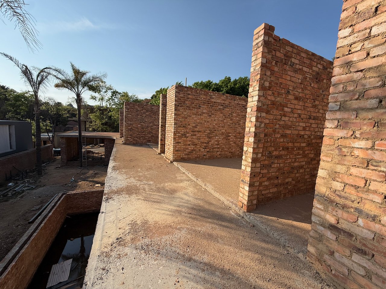 Choose Your Finishes: 670 m² Villa Behind a Double Boom in Sandhurst