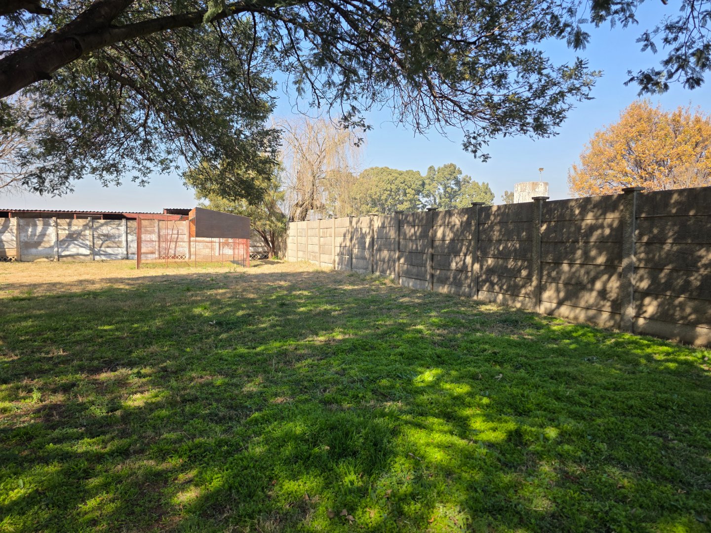 SEPERATING WALL BETWEEN 2 HOUSES