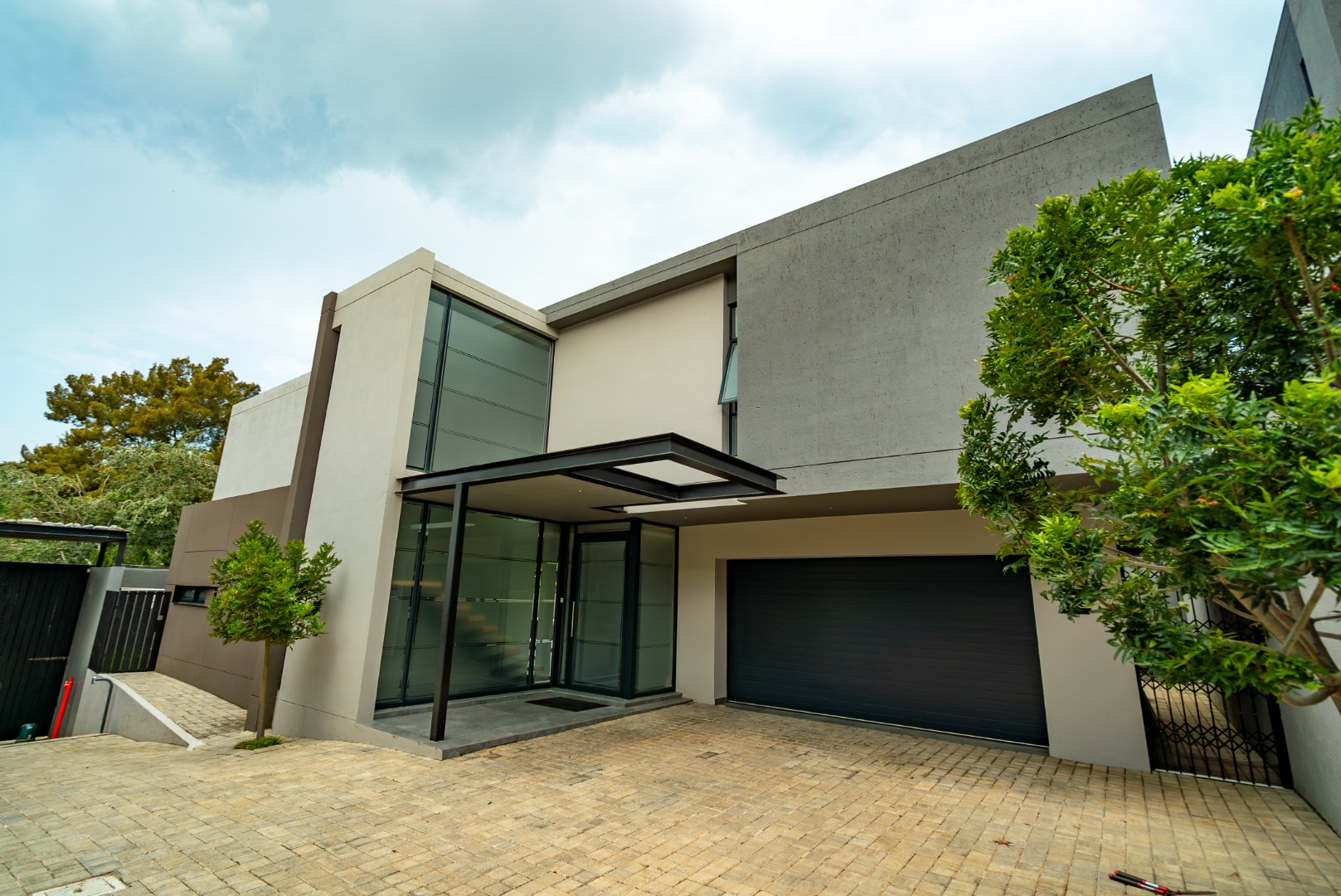 Luxury Cluster Living in an Elite Boomed Enclosure