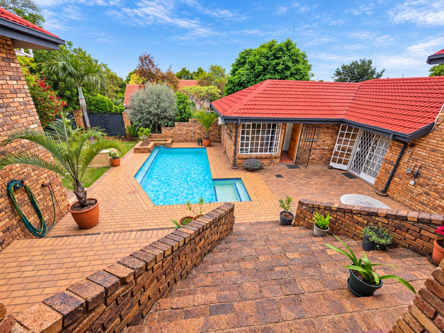 Impressive Family Home with Flatlet & Solar! Ideally Located!